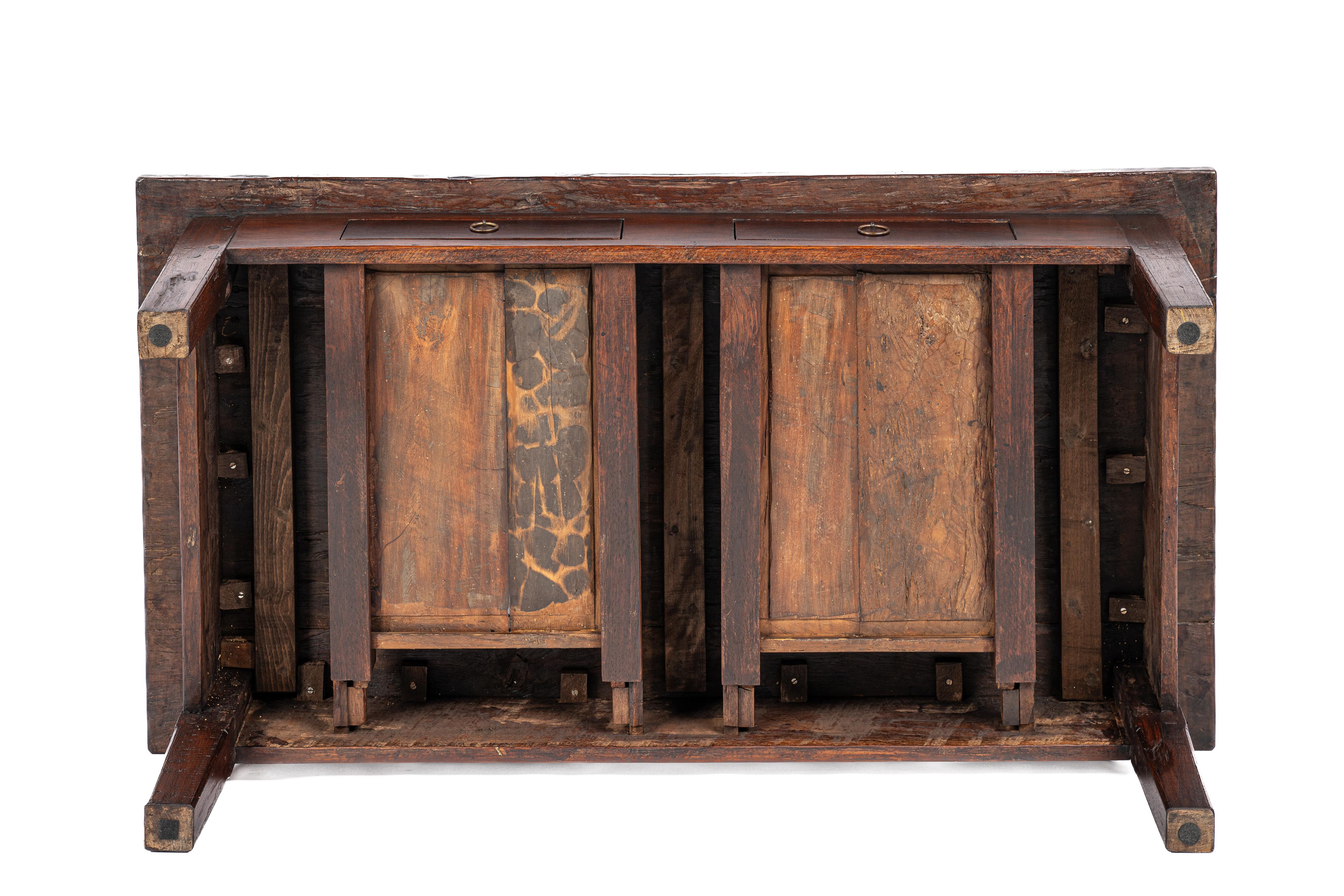 Antiquité convertie 19ème siècle Dutch Colonial Teck Warm Brown Table à café en vente 1