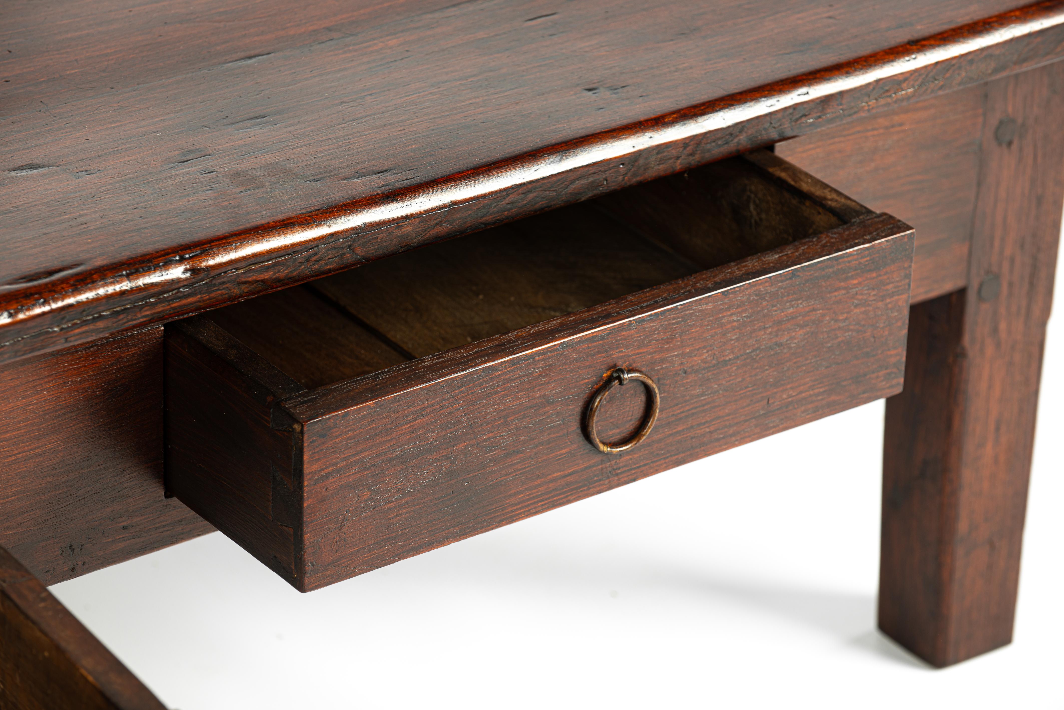 Antiquité convertie 19ème siècle Dutch Colonial Teck Warm Brown Table à café en vente 2