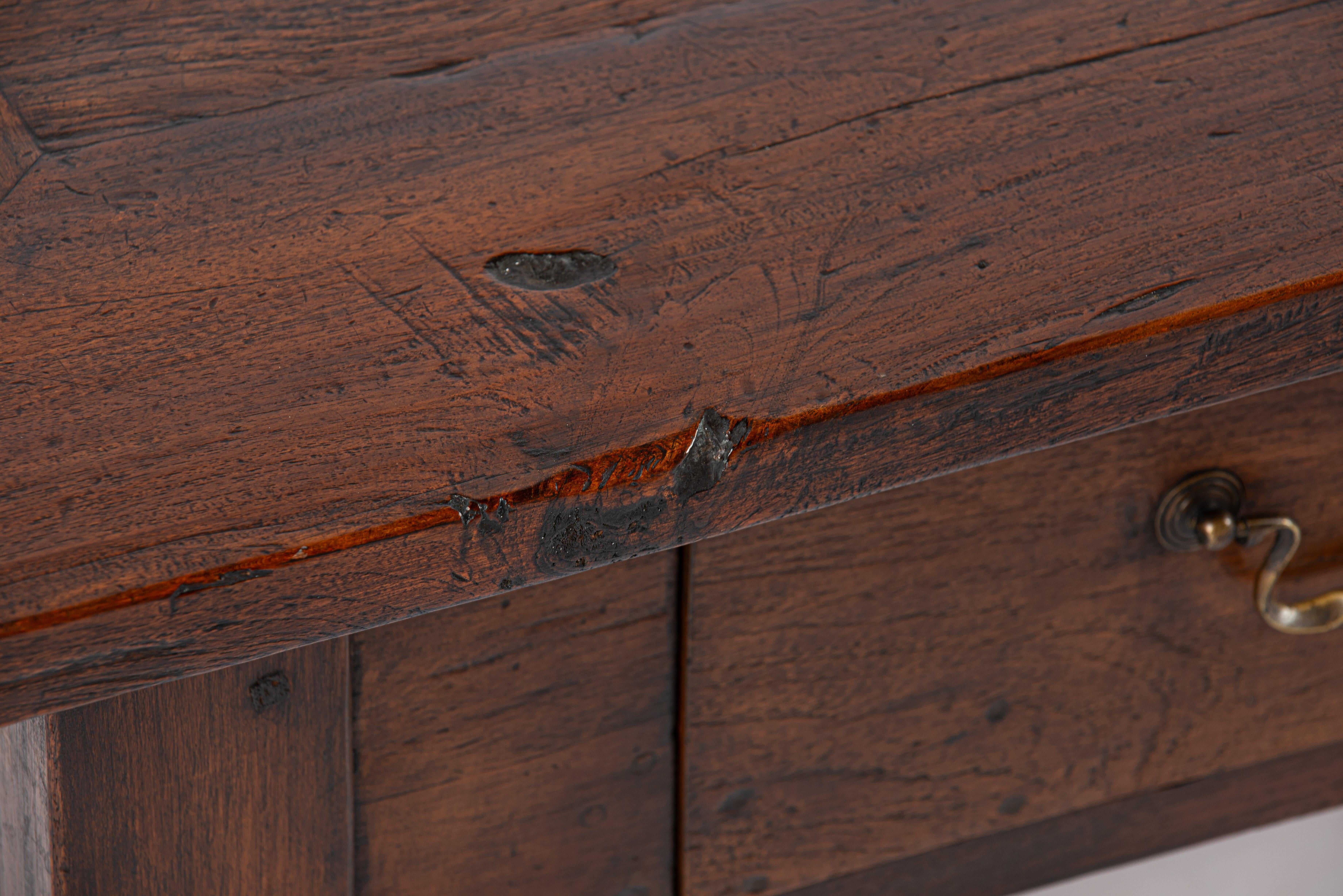 Antiquité convertie 19ème siècle Dutch Colonial Teck Warm Brown Large Coffee Table en vente 5