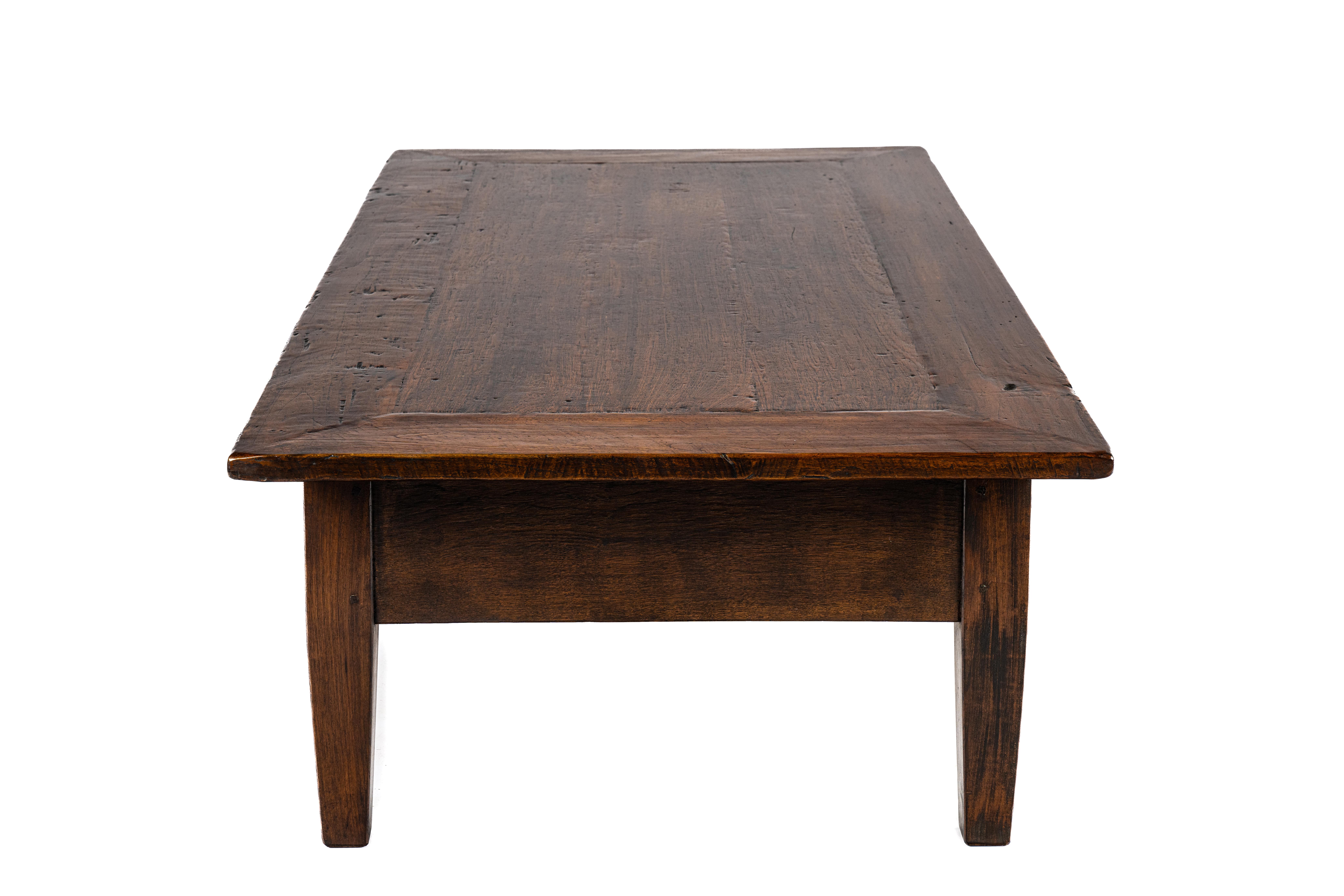 Indonésien Antiquité convertie 19ème siècle Dutch Colonial Teck Warm Brown Large Coffee Table en vente