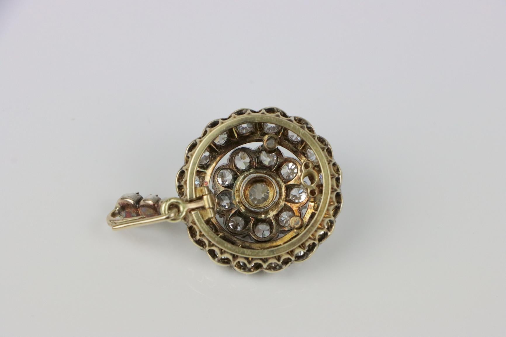 Broche pendentif ancienne convertible en platine avec diamants 4,70 carats en vente 8