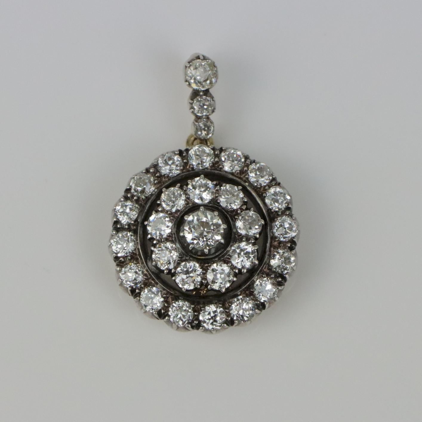 Antique Convertible Platinum 4.70 Ct Diamond Pendant Brooch For Sale 1