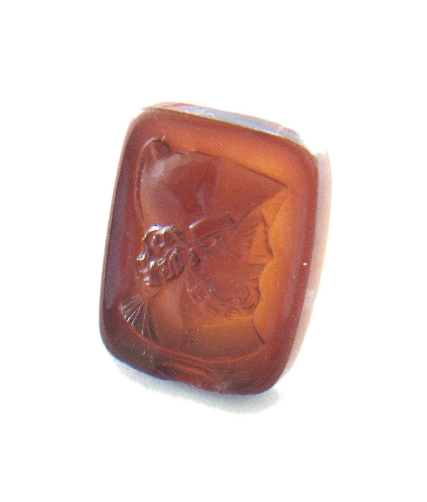 Classical Roman Antique Convex Hardstone Intaglio Gemstone - Europe - Early 20th Century For Sale