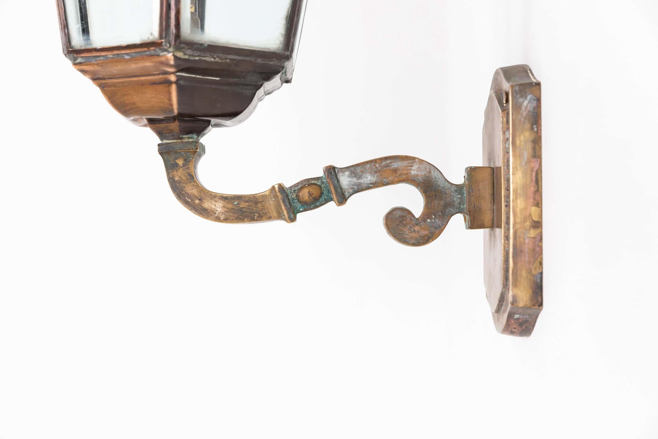 Inglese Antica lampada a lanterna da parete in rame e ottone. C.C. 1910 in vendita