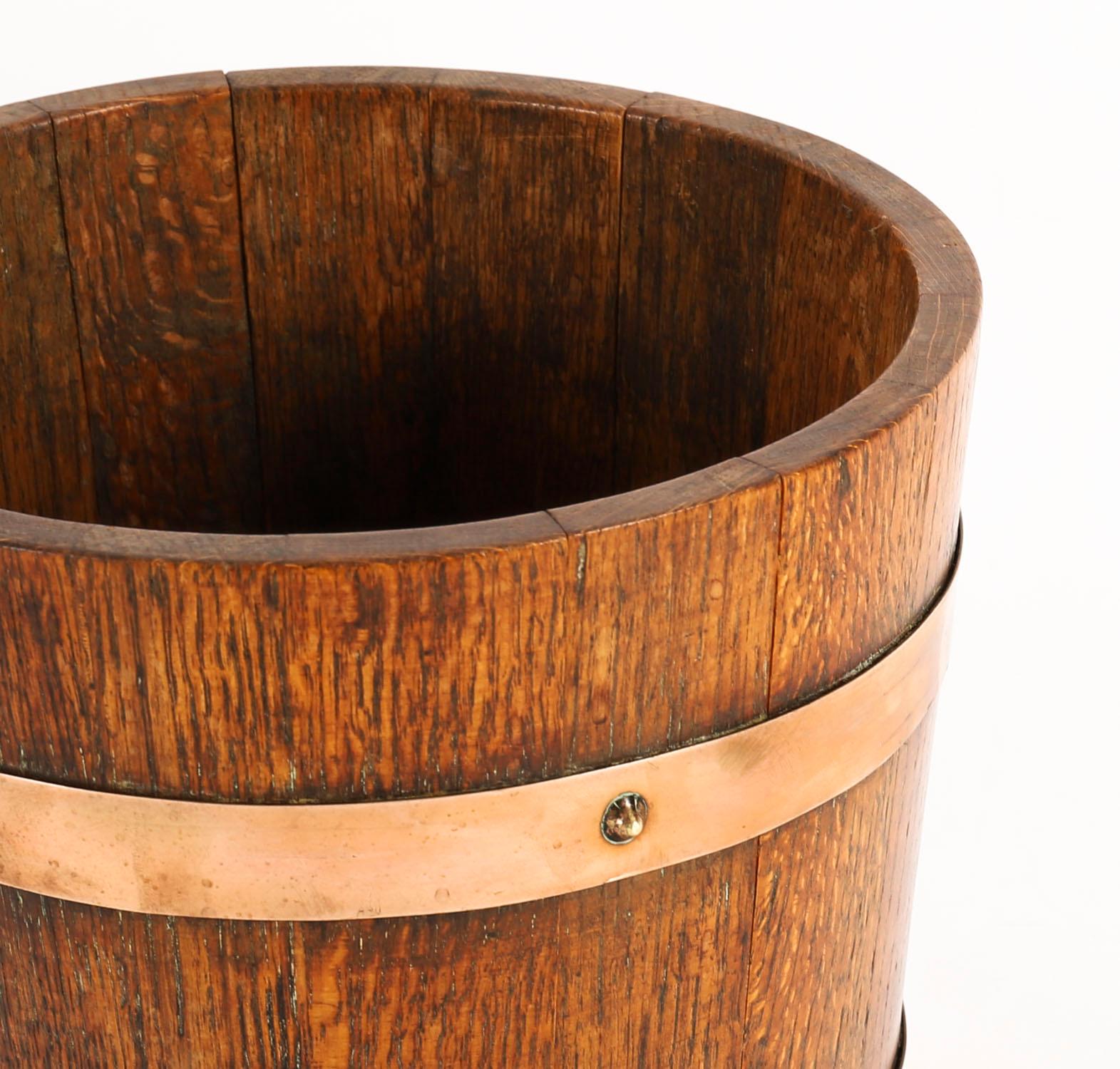 Giorgio III Antico Jardiniere in Oak Oak con bande di rame del XIX secolo in vendita