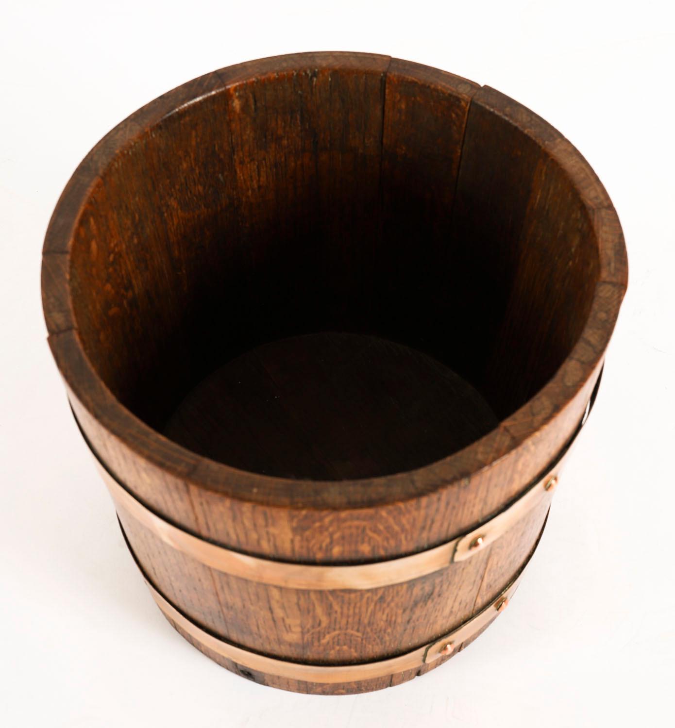 Inglese Antico Jardiniere in Oak Oak con bande di rame del XIX secolo in vendita