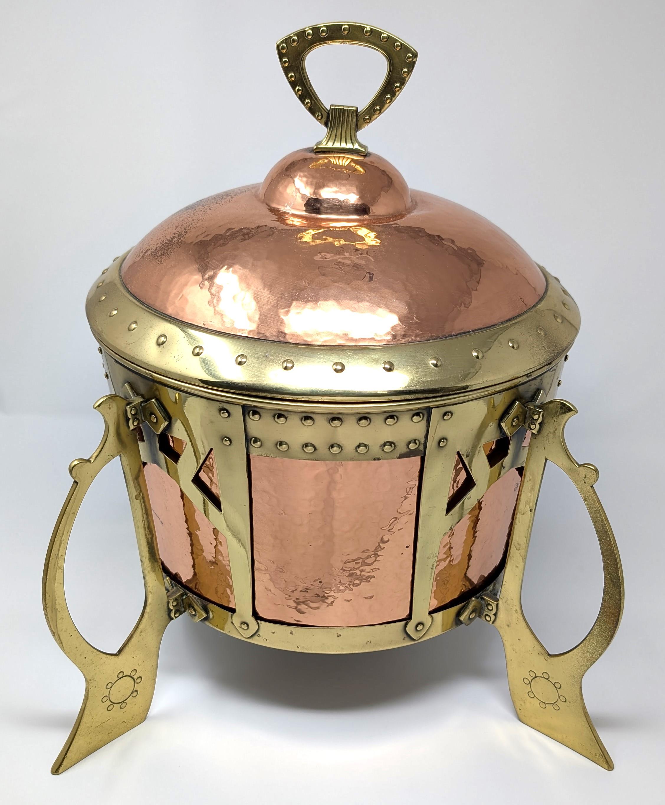 Europeo Antico refrigeratore di vino in rame e ottone Art Nouveau o secchiello per il ghiaccio WMF in vendita