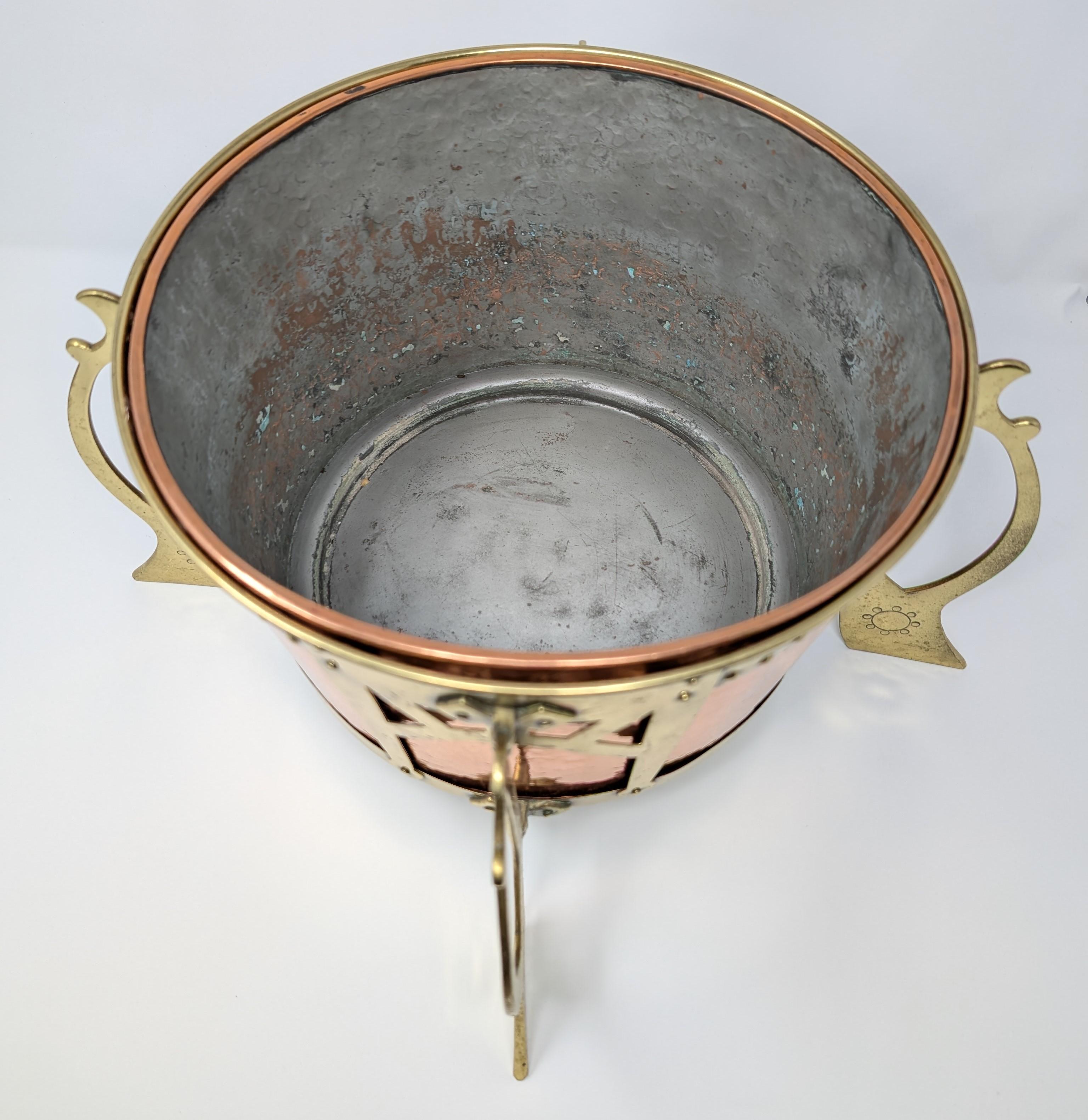Ottone Antico refrigeratore di vino in rame e ottone Art Nouveau o secchiello per il ghiaccio WMF in vendita