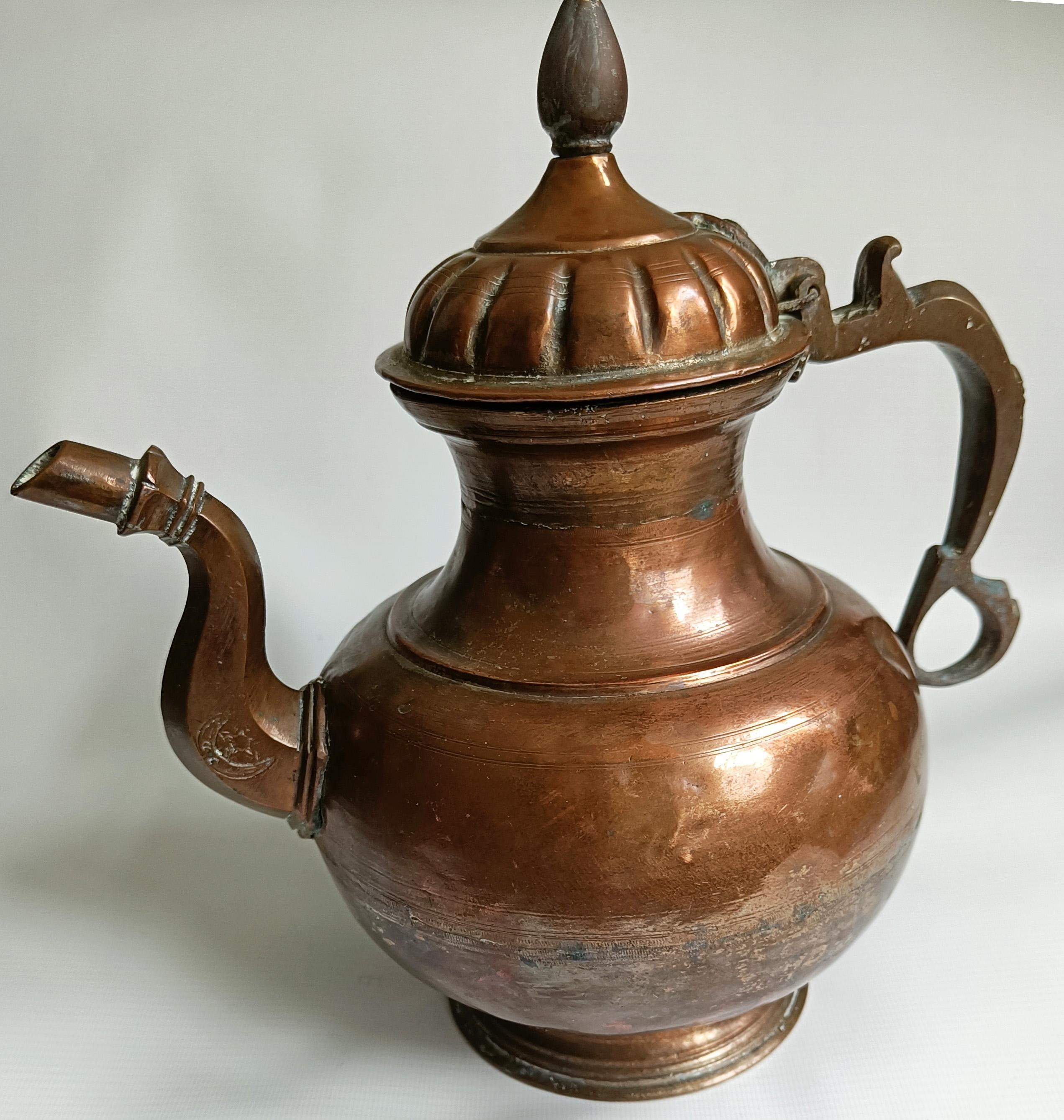 Antigua tetera mogol india de cobre y latón  Arte Decorativo Islámico  Decoración Indio en venta