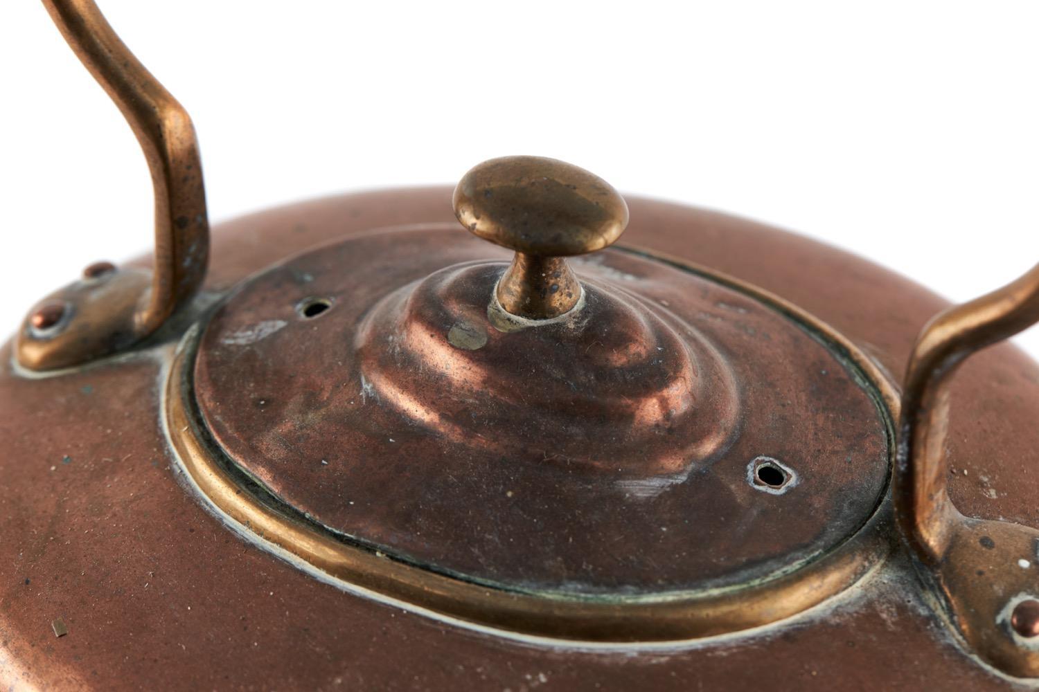 Bouilloire antique en cuivre et laiton Bon état - En vente à Ipswich, GB