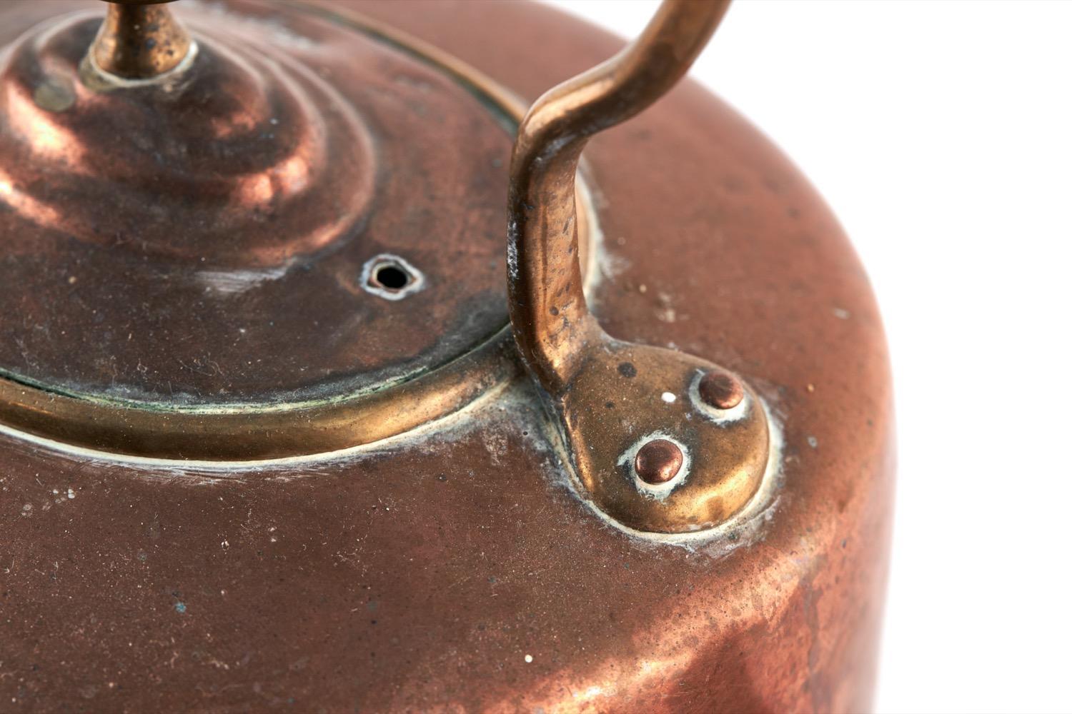 XIXe siècle Bouilloire antique en cuivre et laiton en vente