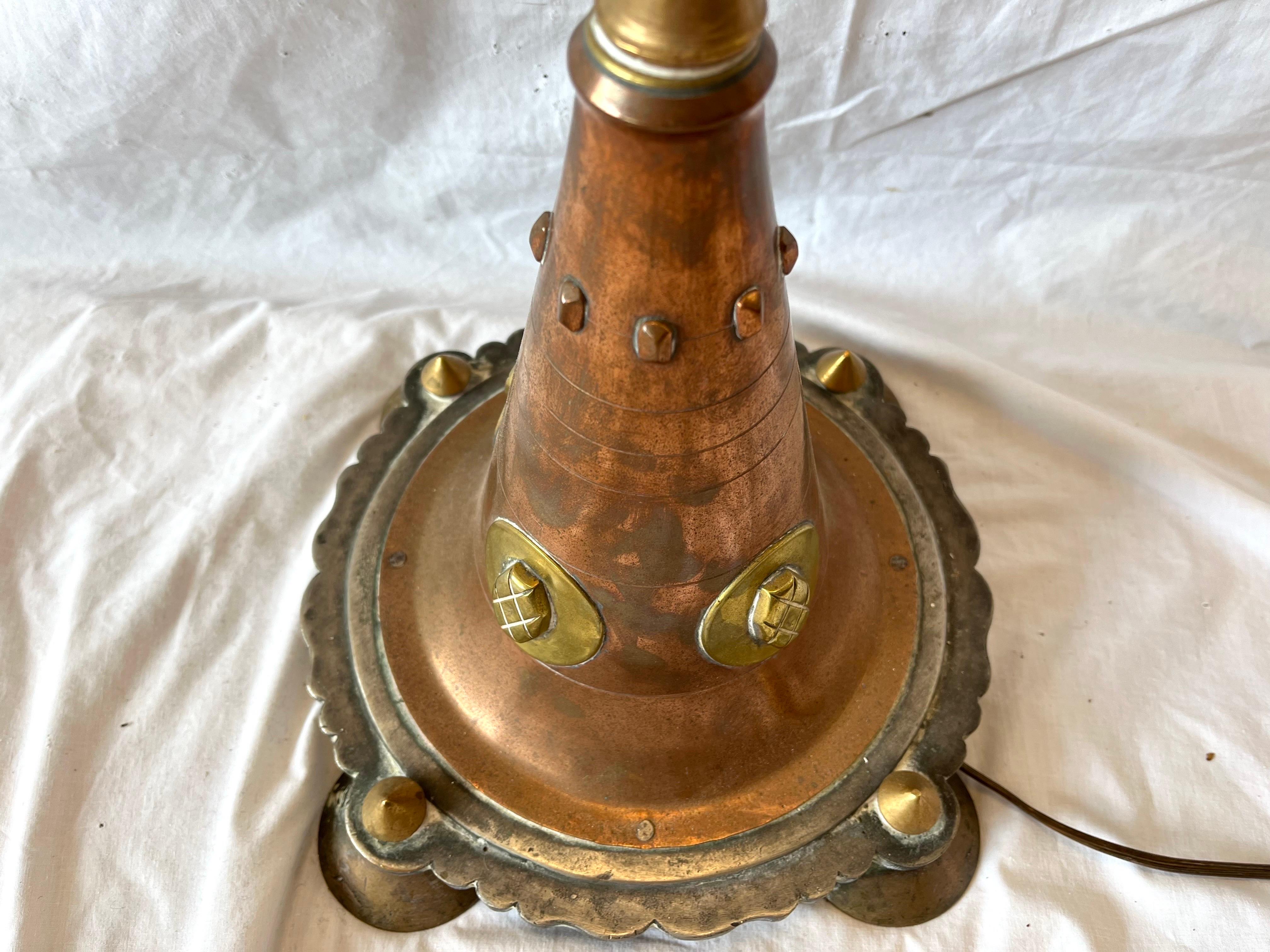 Antike handgefertigte Stehlampe aus Kupfer und Messing, gemischtes Metall, verschnörkelter maurischer Stil im Angebot 4