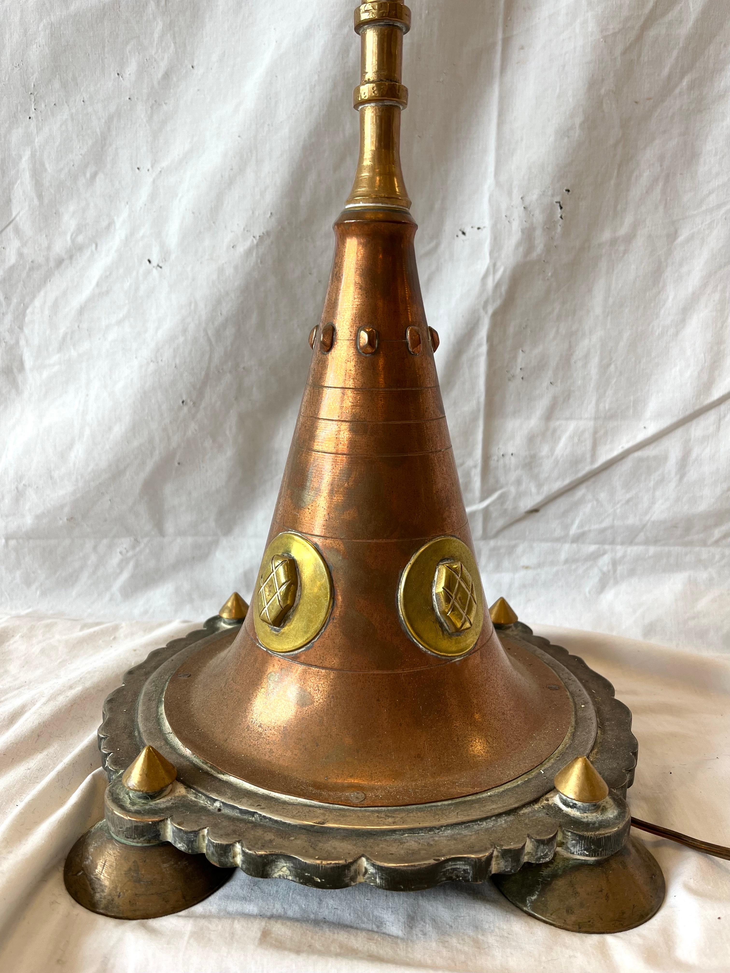 Antike handgefertigte Stehlampe aus Kupfer und Messing, gemischtes Metall, verschnörkelter maurischer Stil im Angebot 5