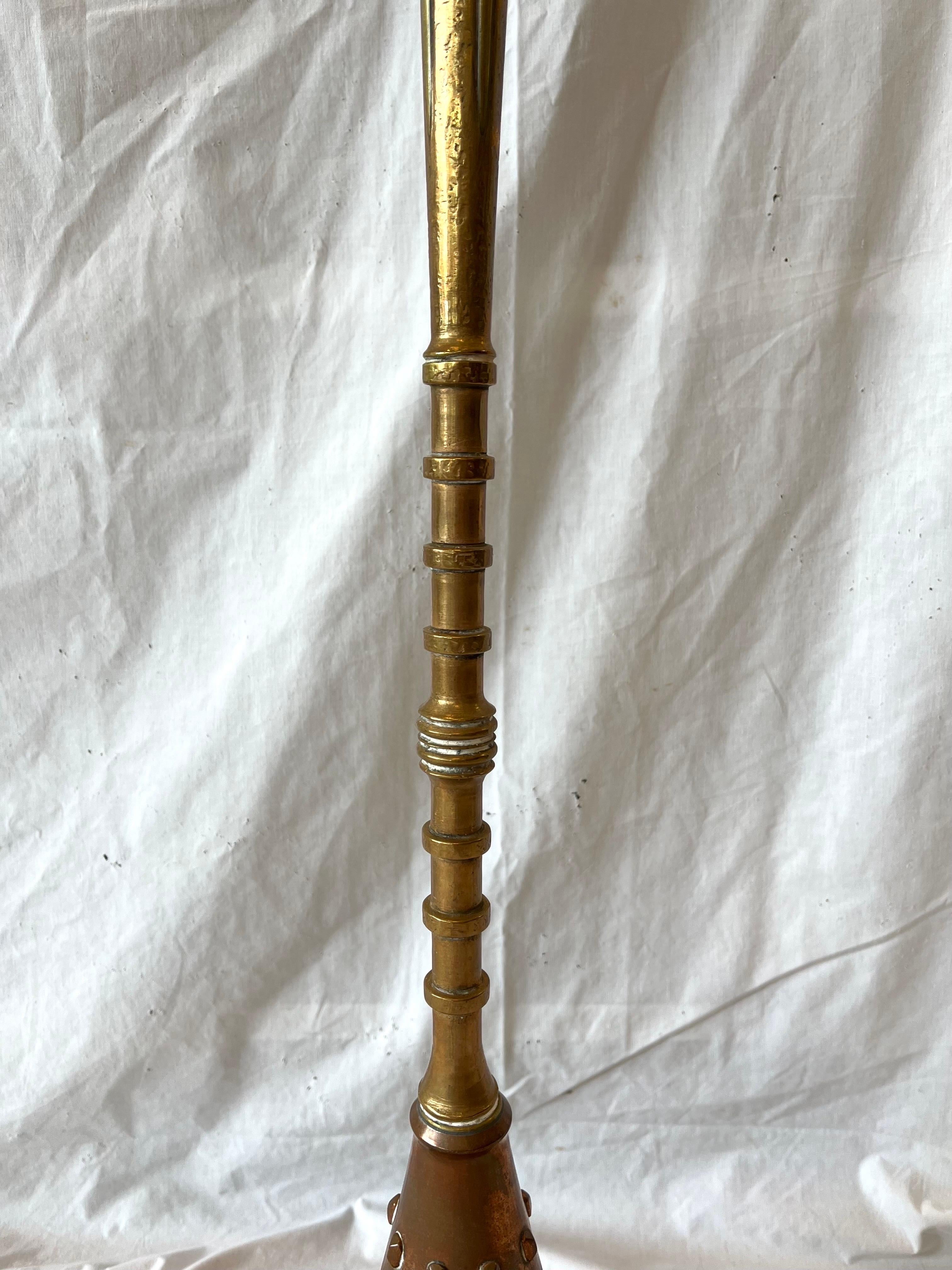 Antike handgefertigte Stehlampe aus Kupfer und Messing, gemischtes Metall, verschnörkelter maurischer Stil im Angebot 8