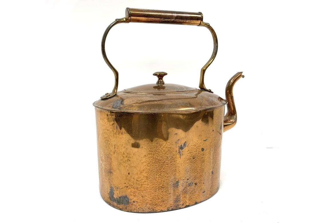Bouilloire antique en cuivre et laiton Abîmé - En vente à Bridgeport, CT