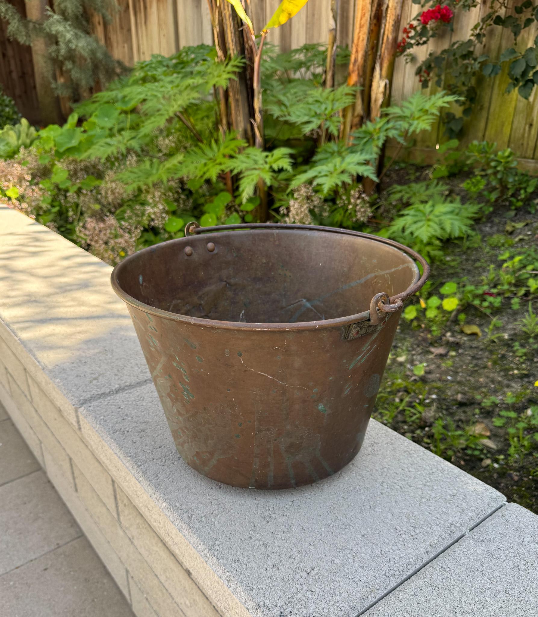 Antiguo cubo de cobre con asa, Estados Unidos, Siglo XIX en Bueno estado para la venta en San Juan Capistrano, CA