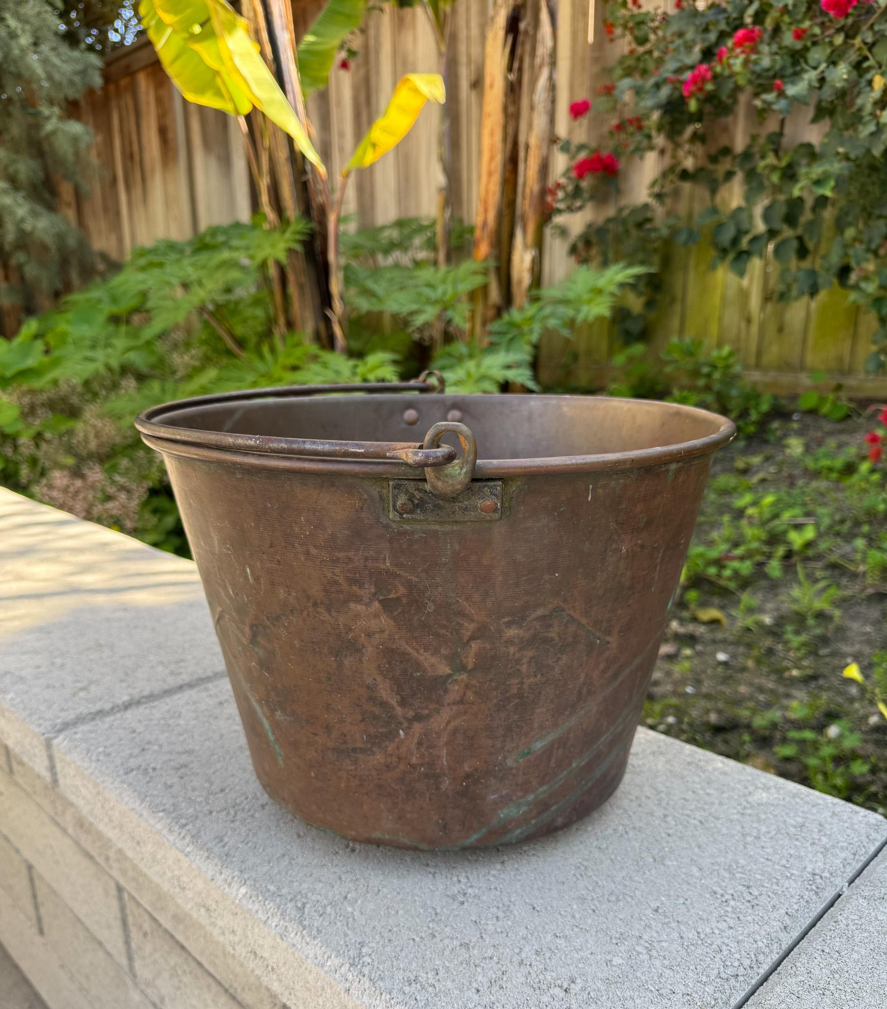 Antiguo cubo de cobre con asa, Estados Unidos, Siglo XIX Cobre en venta
