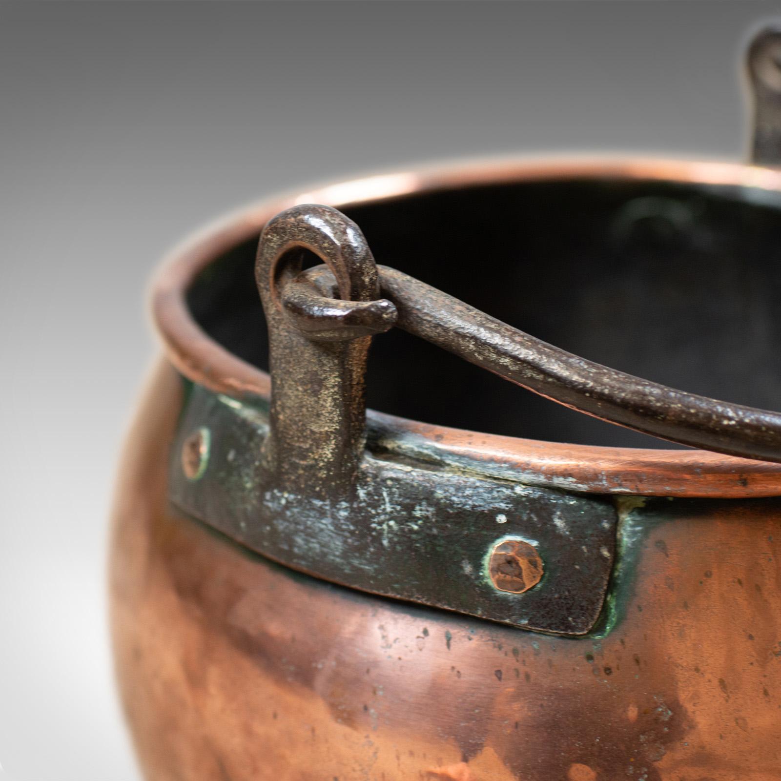 Antique Copper Cauldron, Georgian Pot, Fireside Log or Coal Scuttle, Heavy In Good Condition In Hele, Devon, GB