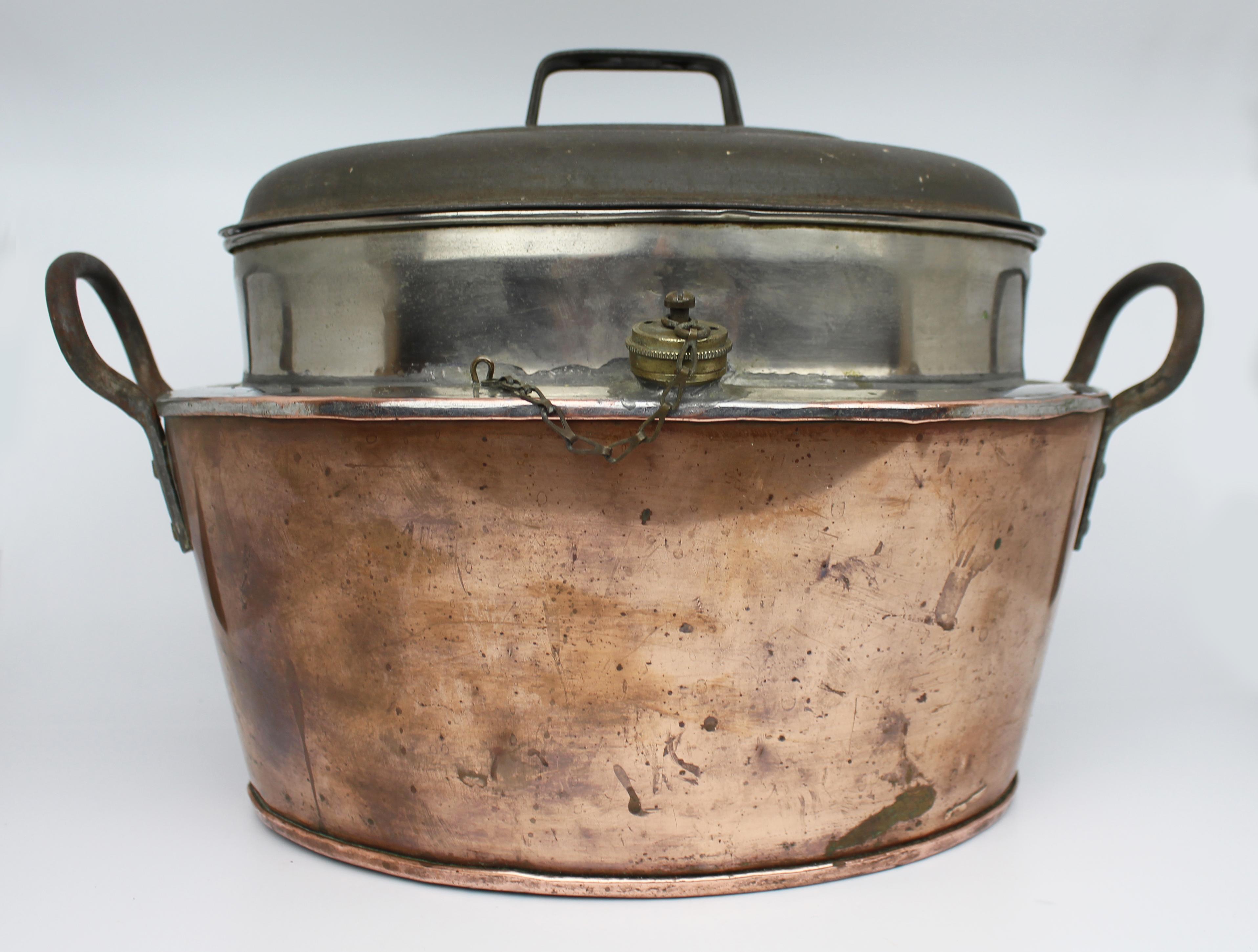 Antique Copper Fish Steamer – Welbank’s Boilerette, Banbury, England, c.1900

A well-proportioned and practical antique English copper fish steamer, dating to the early 20th century, around 1900. This piece is stamped Welbank’s Boilerette, Banbury