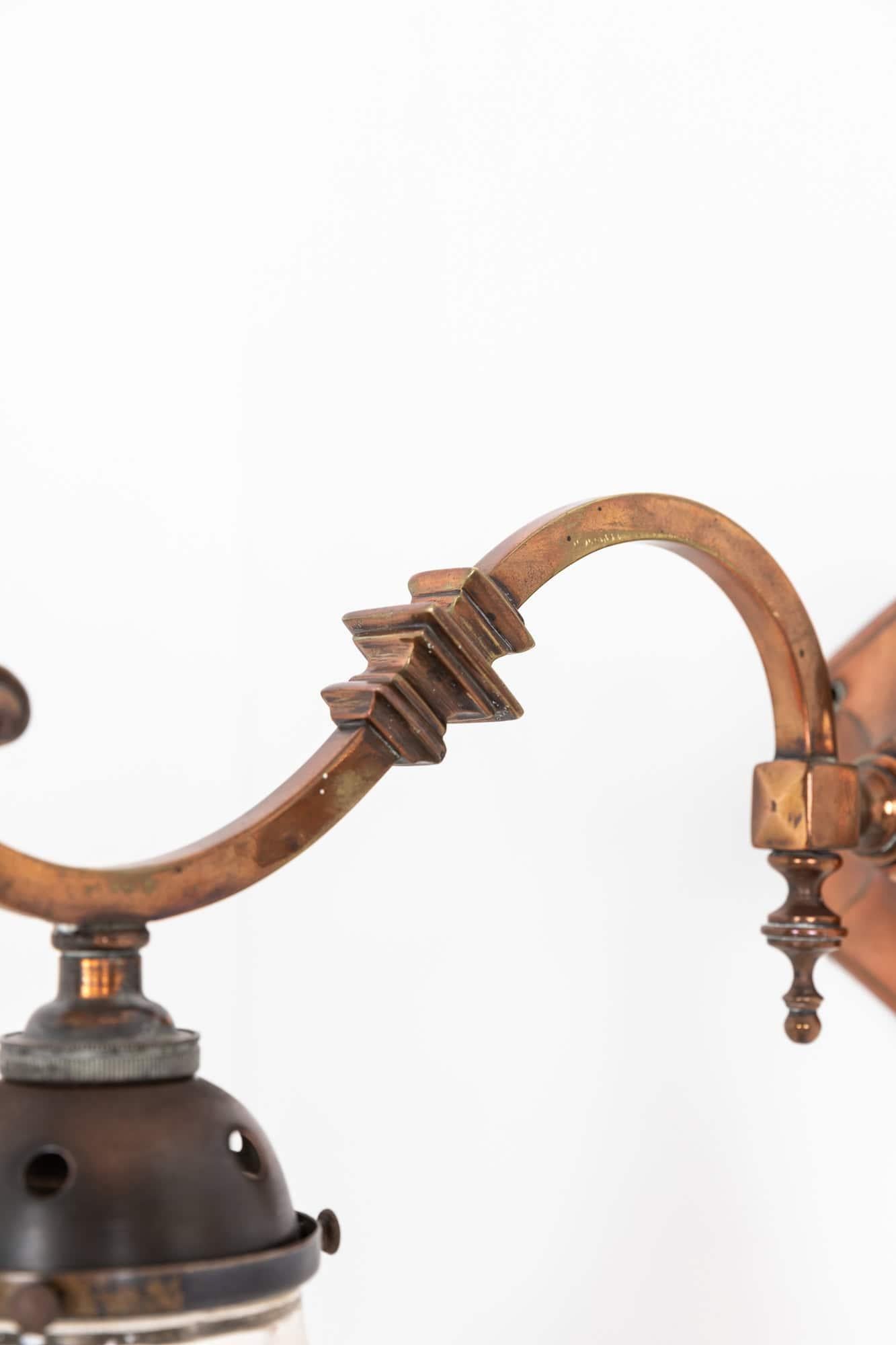 Antike Kupfer-Wandleuchte GEC mit Prismaglasschirmen, GEC, um 1920 (Art déco) im Angebot