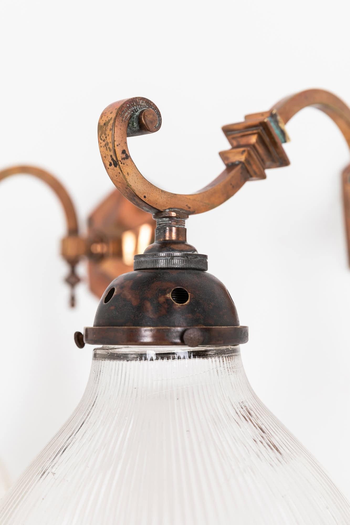 Antike Kupfer-Wandleuchte GEC mit Prismaglasschirmen, GEC, um 1920 (Messing) im Angebot