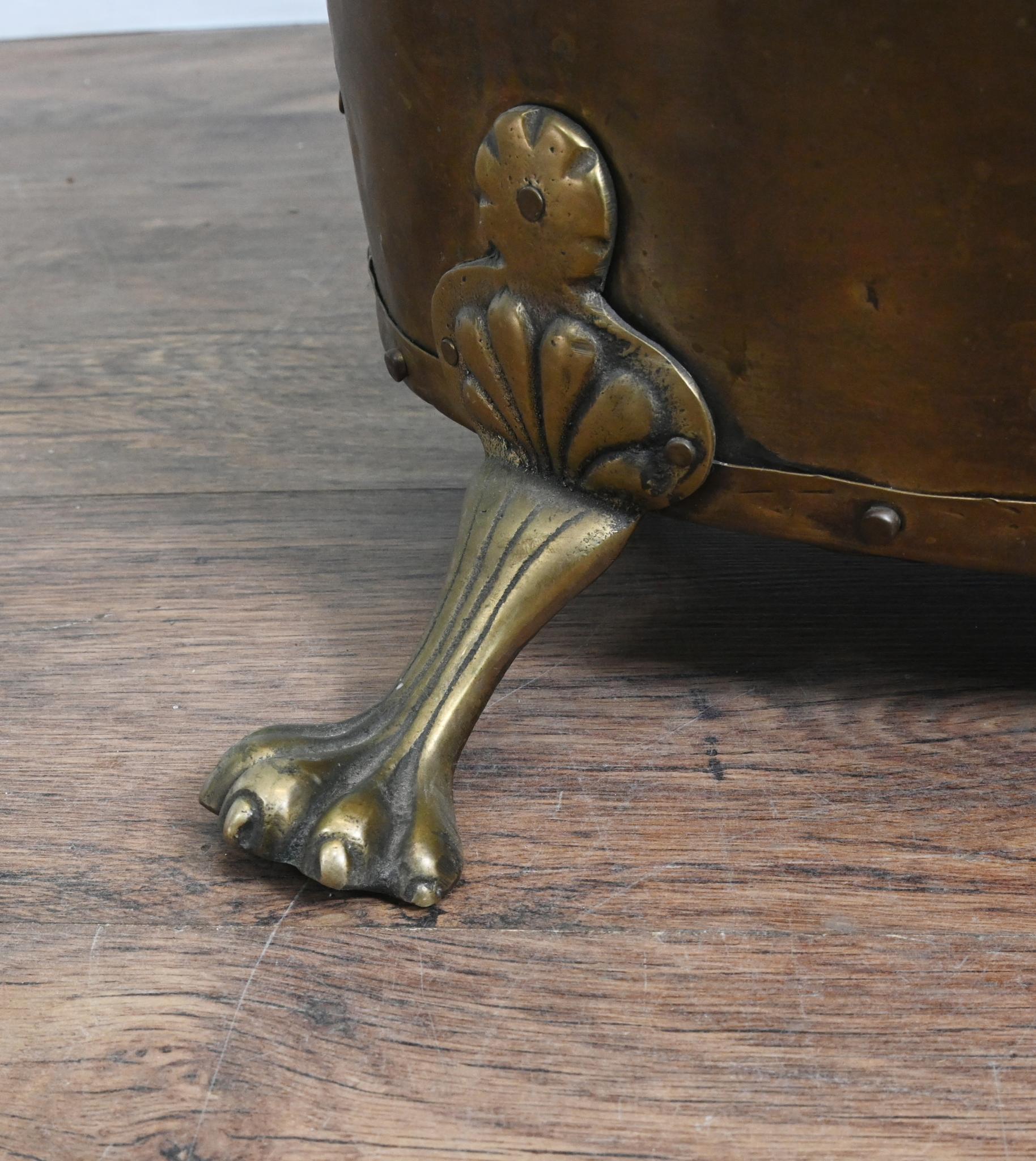 Recipiente de cobre antiguo para troncos Jardinera de latón en venta 3
