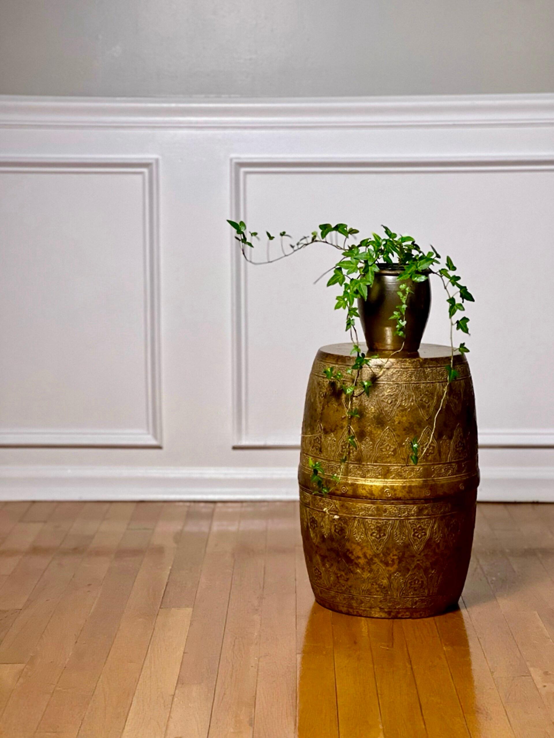 Table ou tabouret de jardin marocain en cuivre antique en vente 4