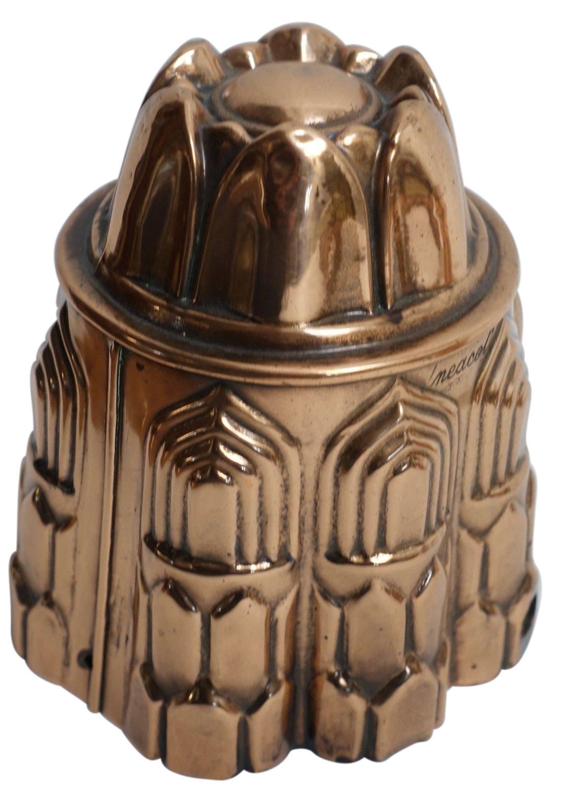 Eine französische Puddingform aus massivem Kupfer des 19. Jahrhunderts:: mit Zinn ausgekleidet und mit schöner Patina:: in gutem Zustand 

 