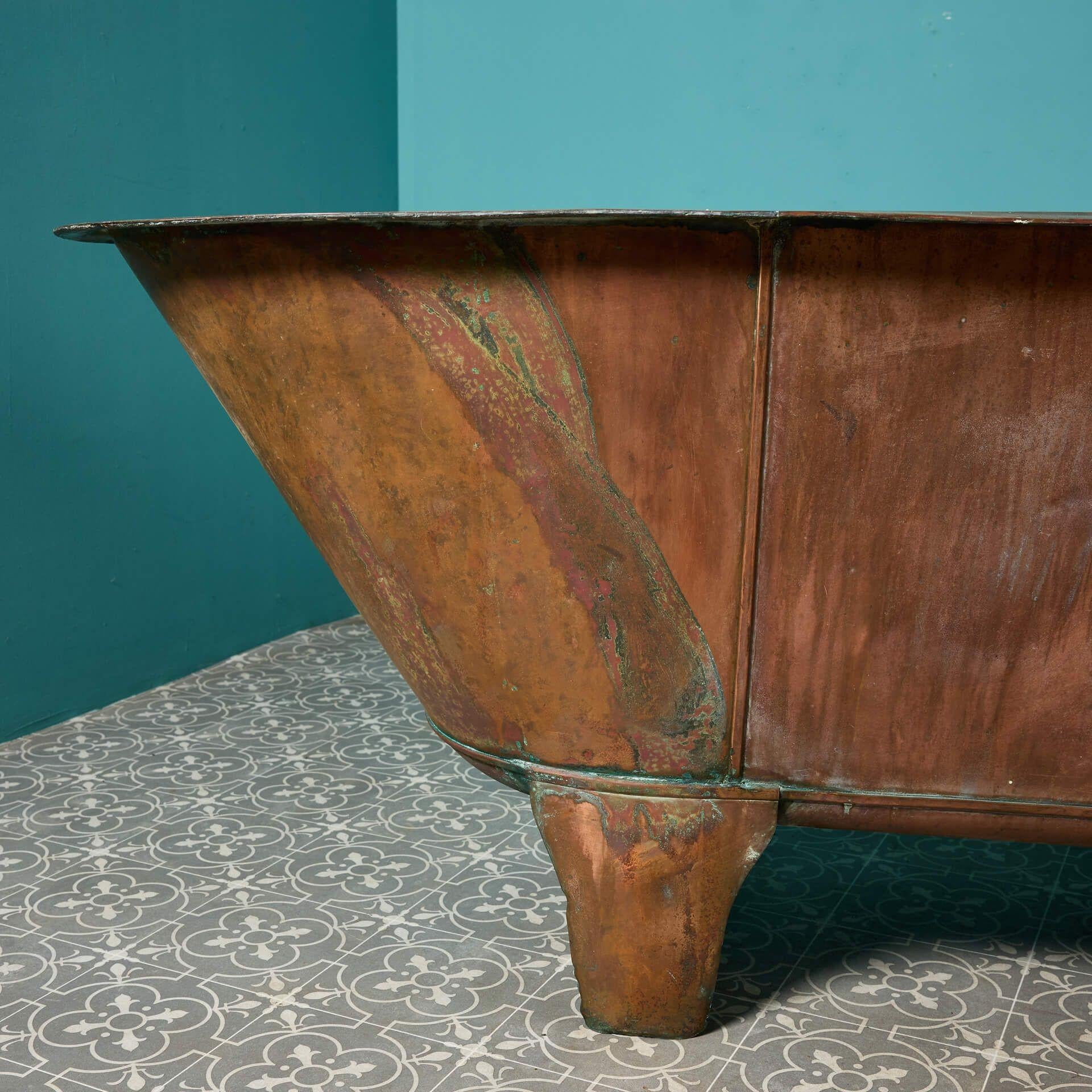 Antique Copper Roll Top Bathtub In Fair Condition For Sale In Wormelow, Herefordshire