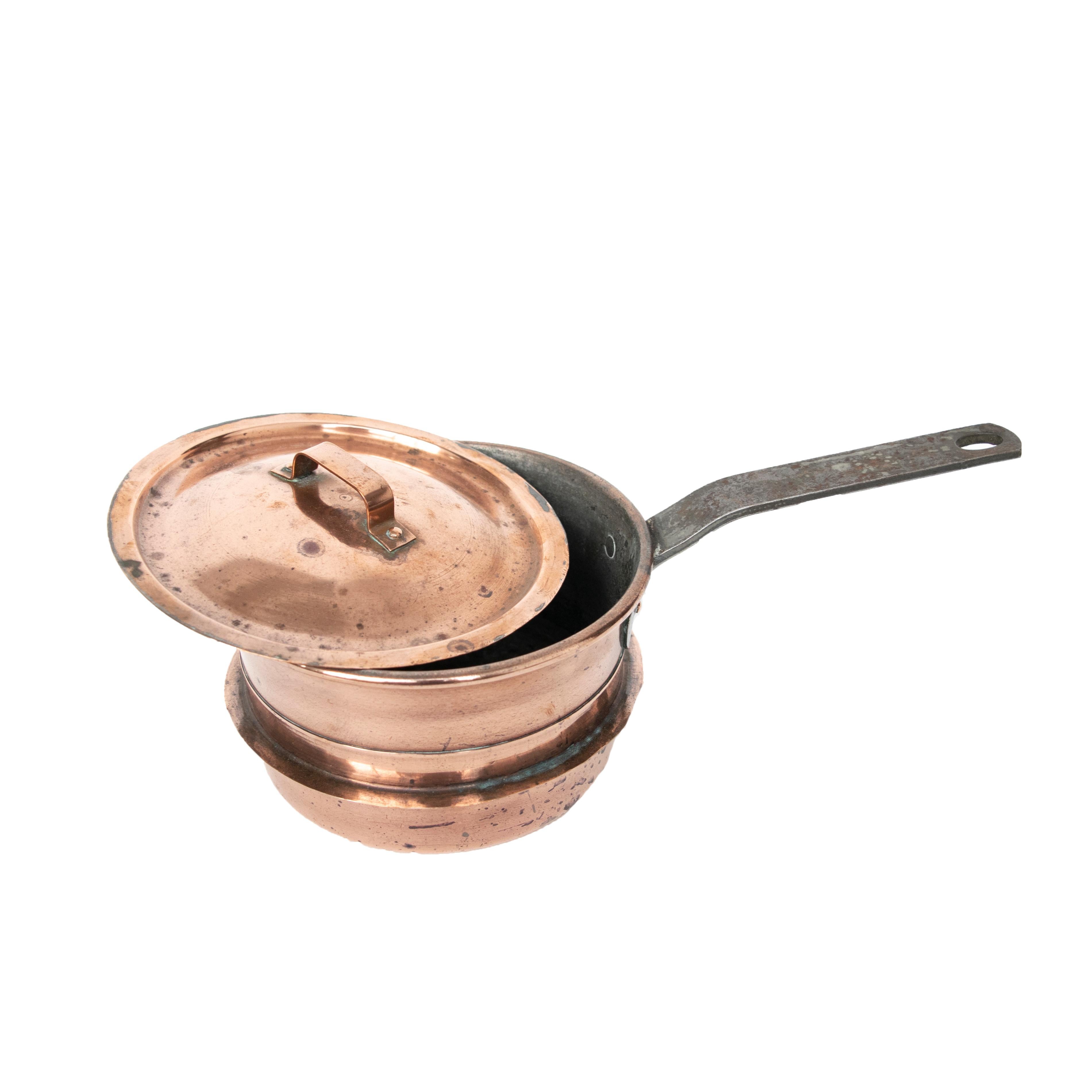 Antique Copper Saucepan with Cast Iron Handle, Small Size from Sweden Late 1800 In Fair Condition For Sale In Singapore, SG