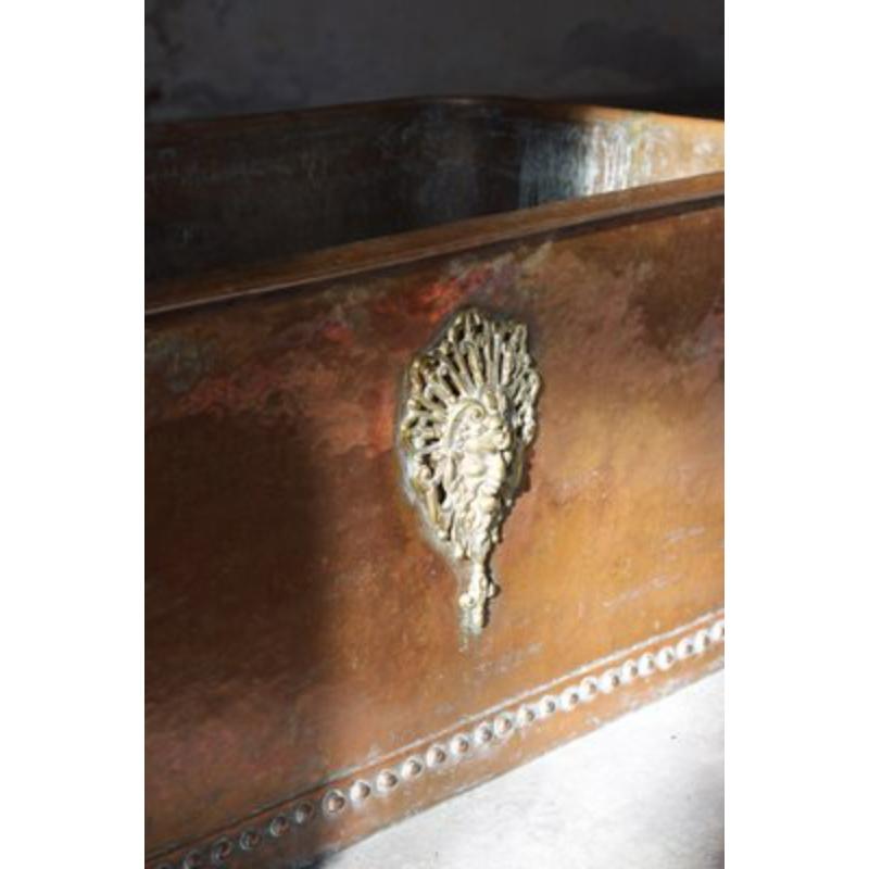 Antique Copper Tray, 1900s

Vintage Design
This 1900 chocolate-colored copper bac is not just a container, but an invitation to travel in time, to rediscover the art of chocolate with vintage elegance. It can also serve as a planter as an interior