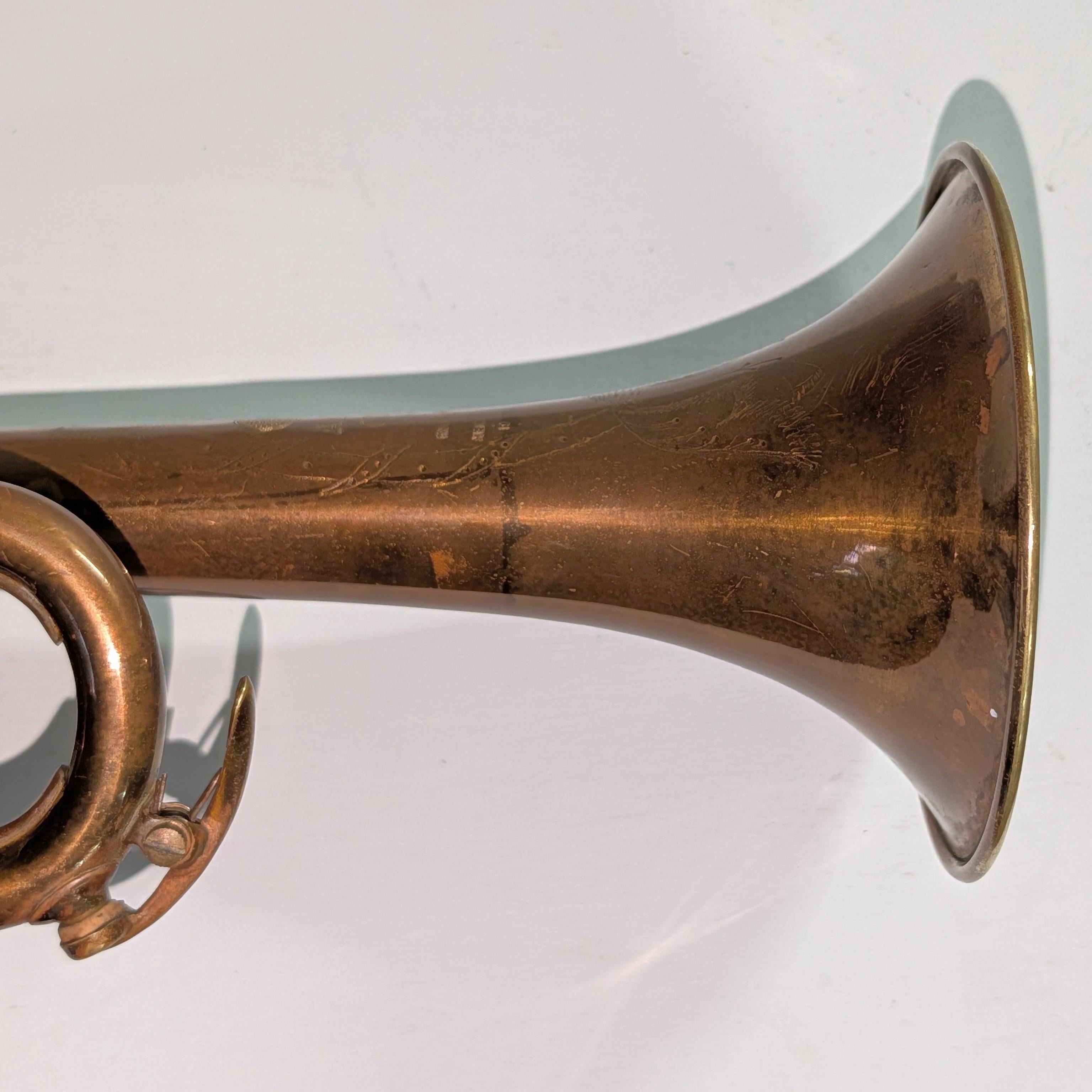 Trompette ancienne en cuivre par A. Khüttl, Graslitz (Tchécoslovaquie), vers 1910 Unisexe en vente