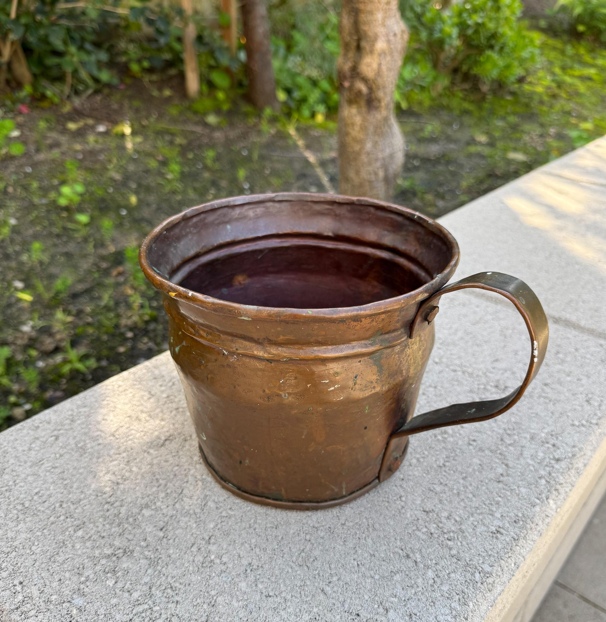Primitivo Antico vaso di rame con manico grande, XIX secolo in vendita