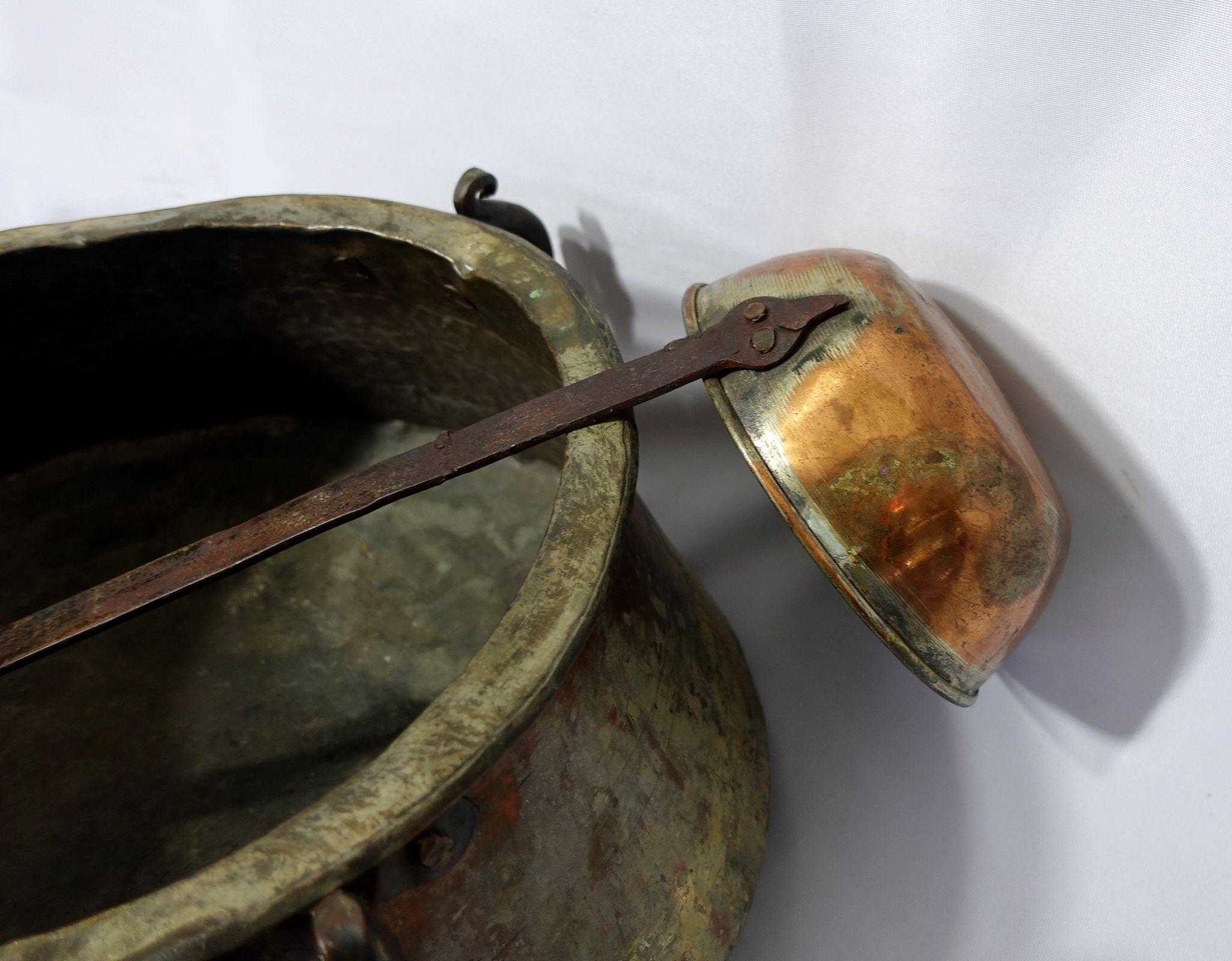 Antique Copper W/ 3 Forged Handle Cauldron and A Matching Copper Ladle, CO#004 For Sale 4