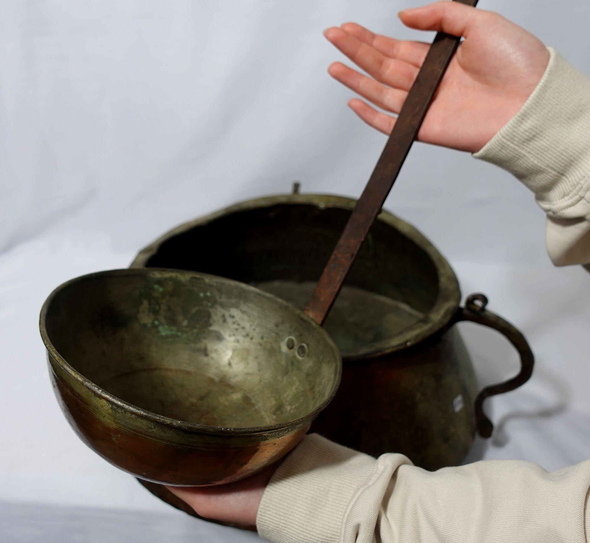 Antique Copper W/ 3 Forged Handle Cauldron and A Matching Copper Ladle, CO#004 For Sale 9