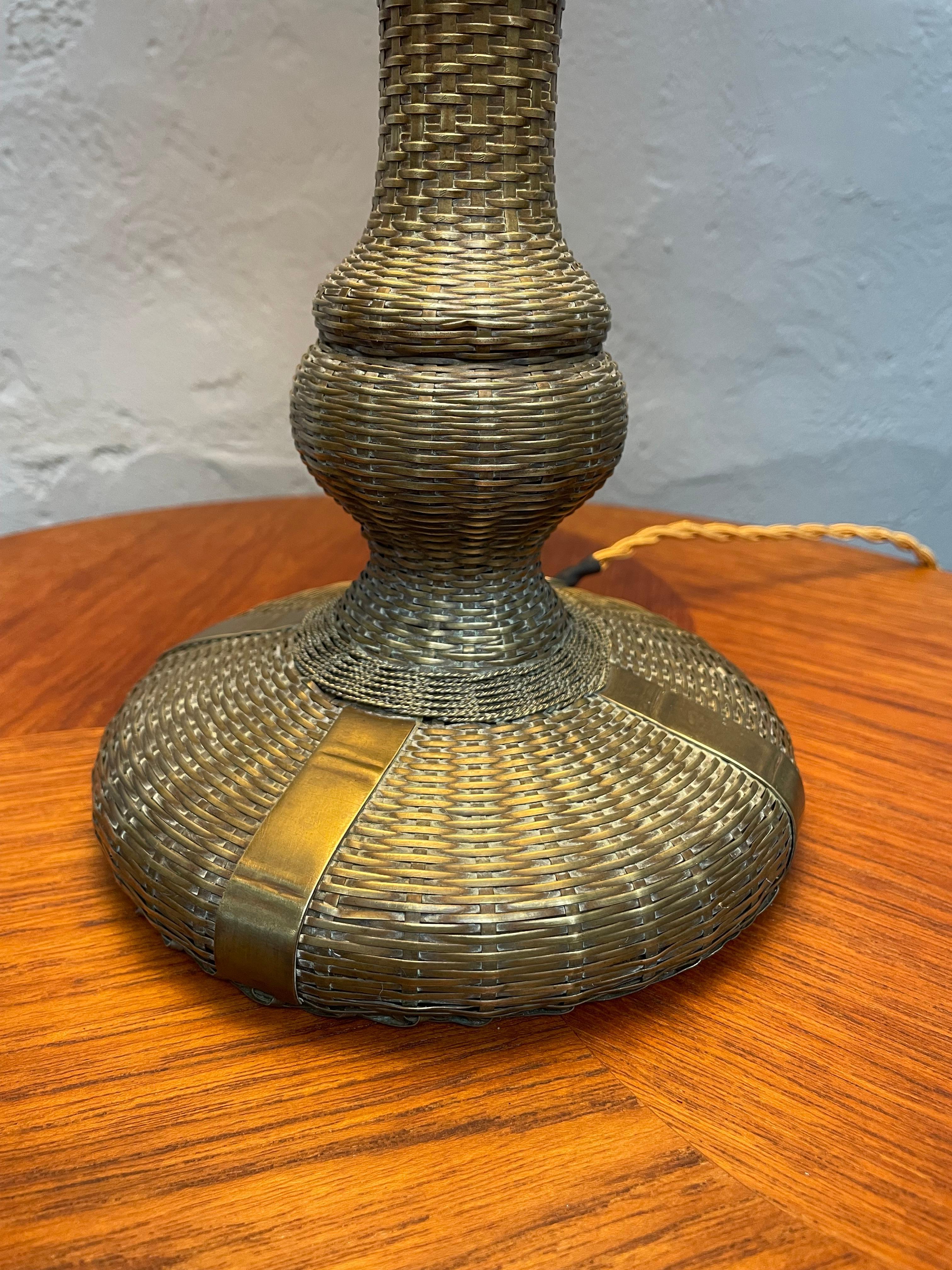 Antique Copper Wire Table Lamp From The 1920s Sueco en venta