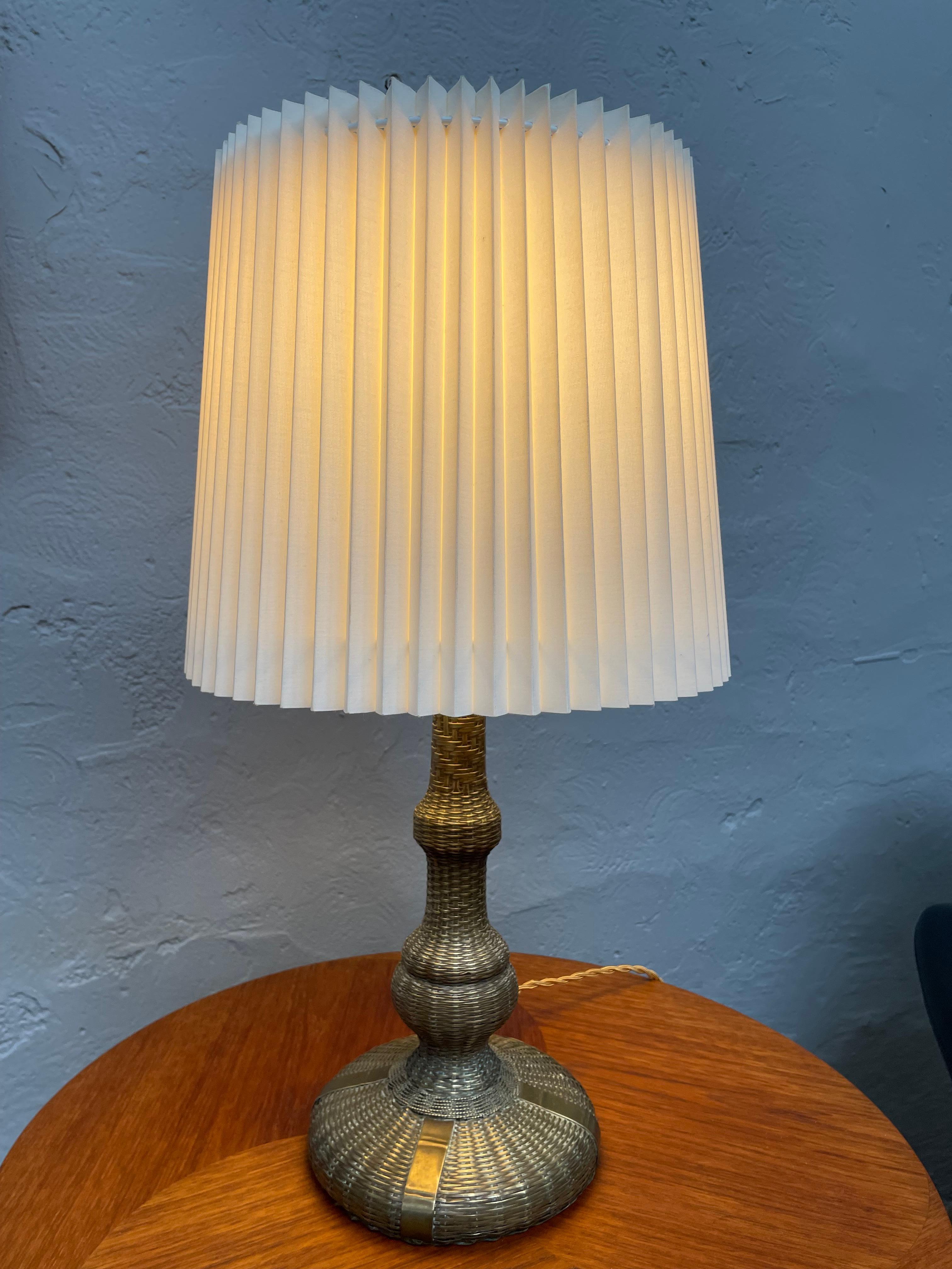 Antique Copper Wire Table Lamp From The 1920s Tejido a mano en venta