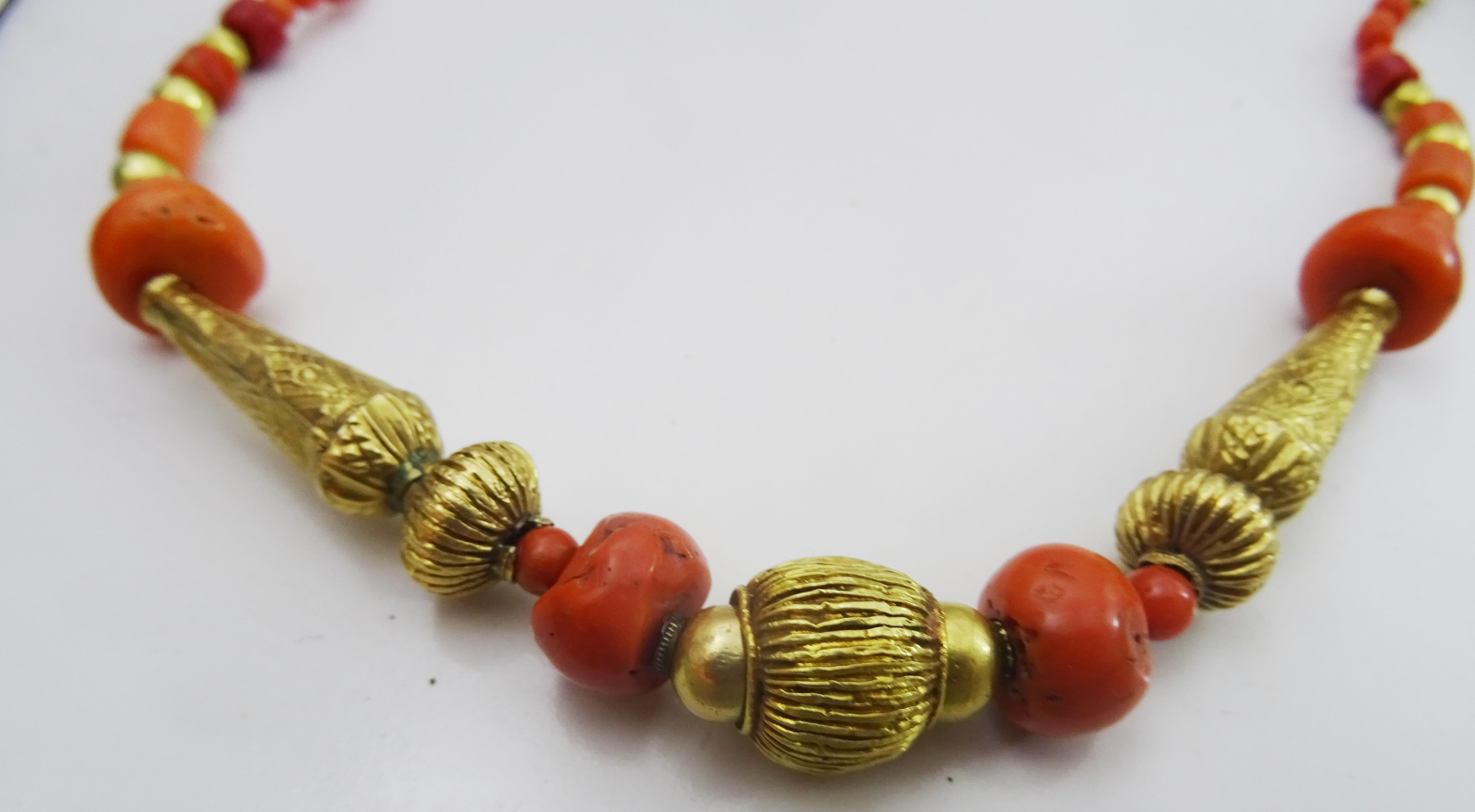 Antique Coral and  18 and 22 karat gold Beads Necklace In Excellent Condition For Sale In Jerusalem, IL