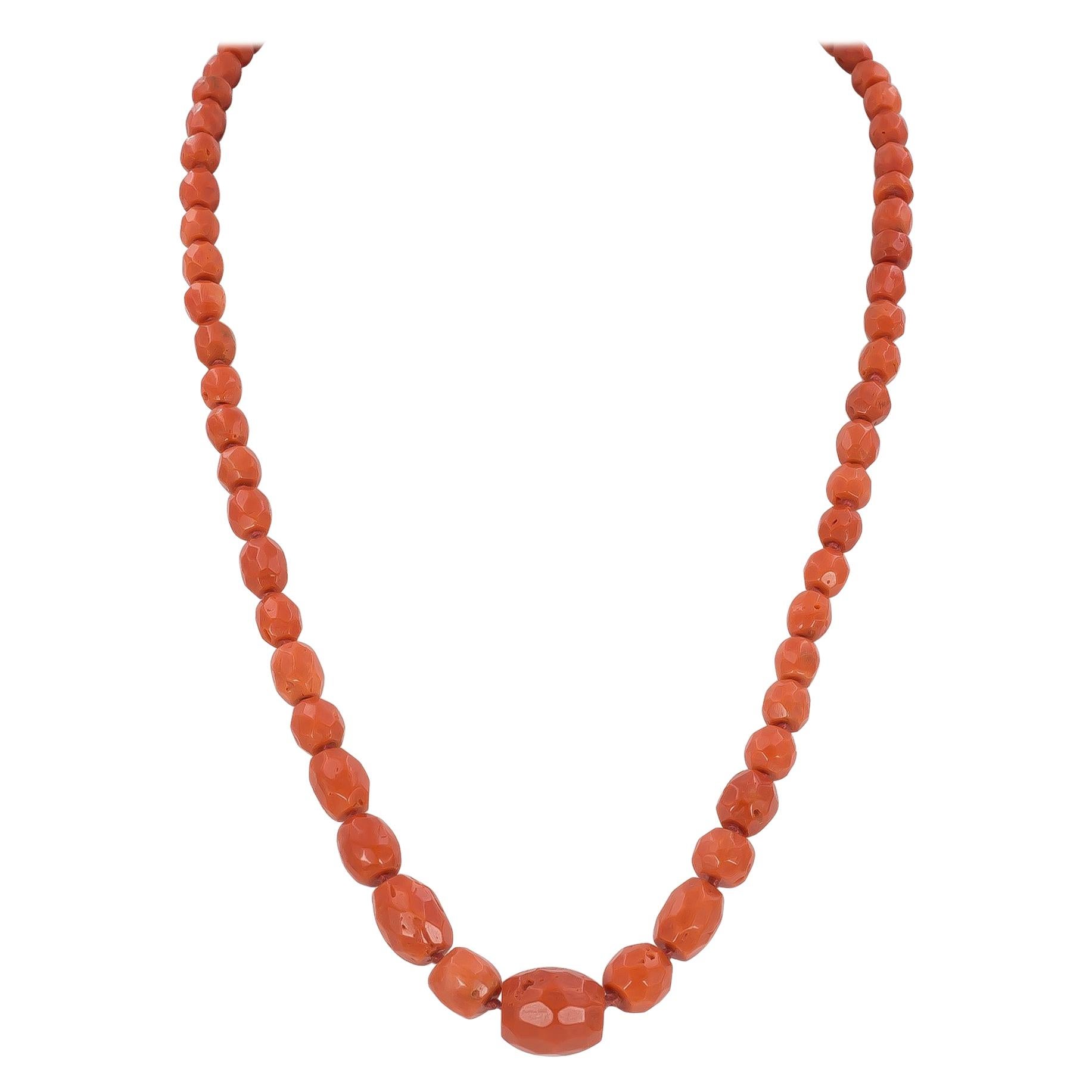 Antique Coral and 18 Karat Gold Necklace, Early 1900 For Sale