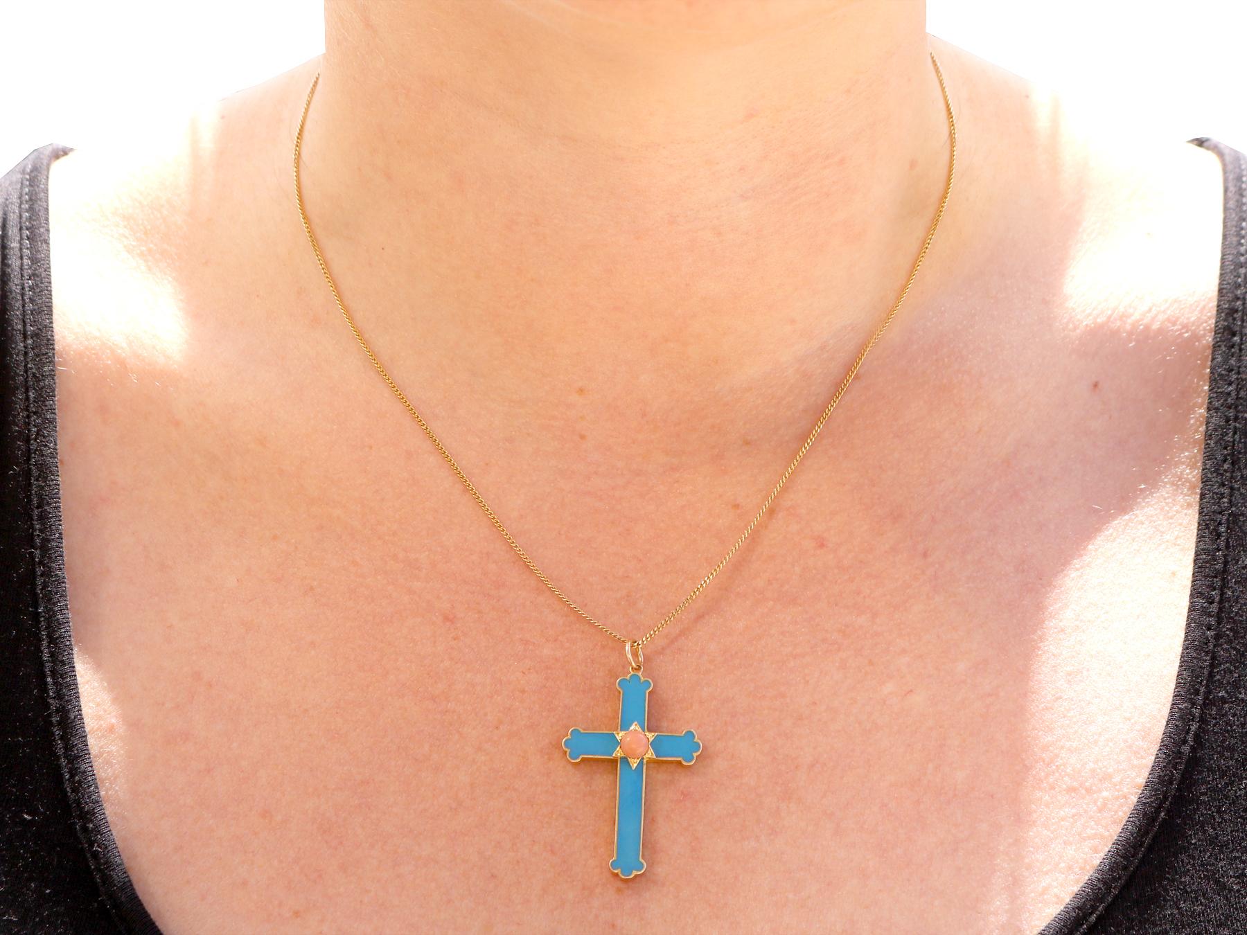 Antique Coral and Enamel Yellow Gold Cross Pendant In Excellent Condition For Sale In Jesmond, Newcastle Upon Tyne