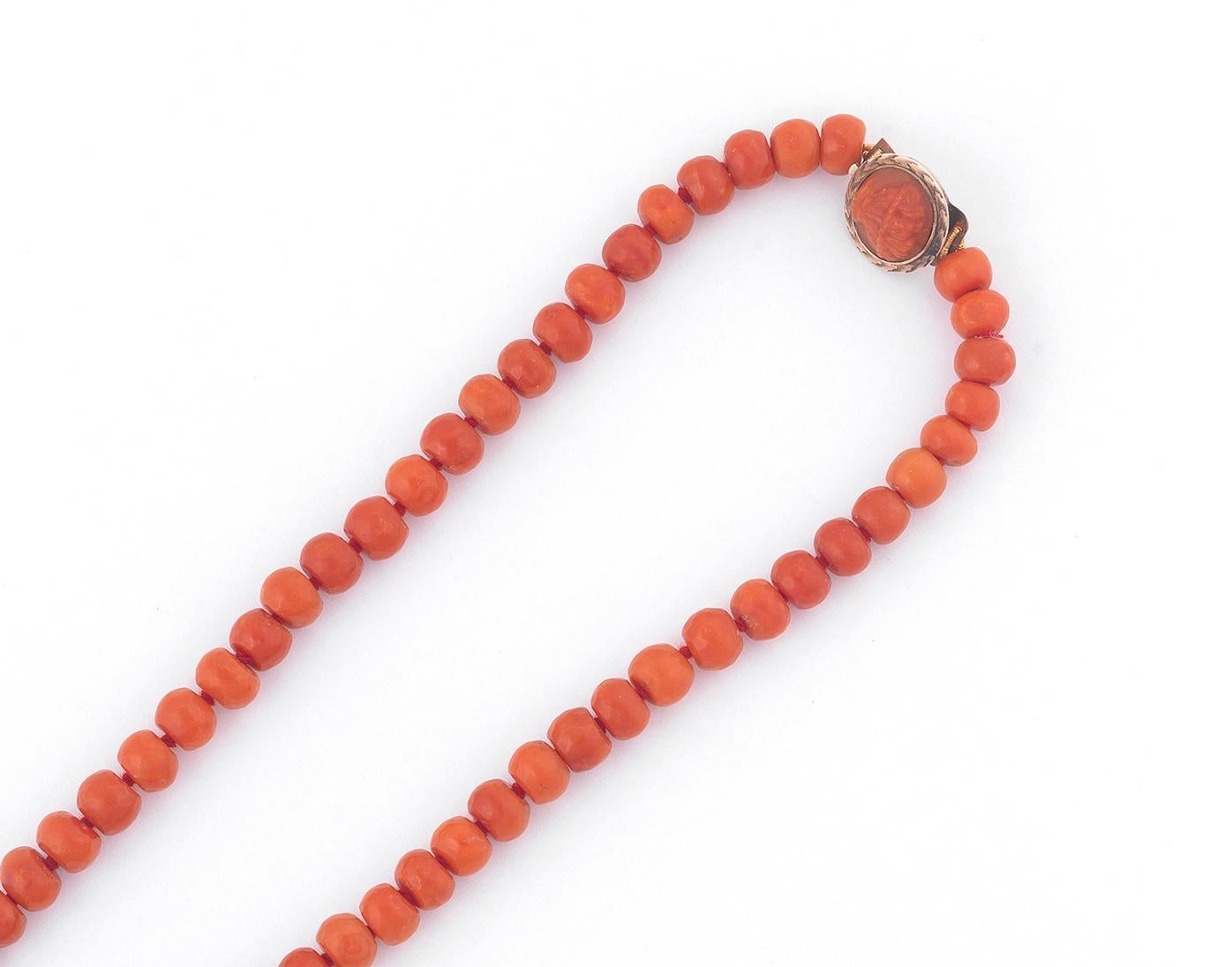 Comprising 80 barrel-shaped faceted beads mesuring approx. from 11 to  mm diameter, to a Gold clasp and flower basket coral.

63 cm long

Weight 75.4gr