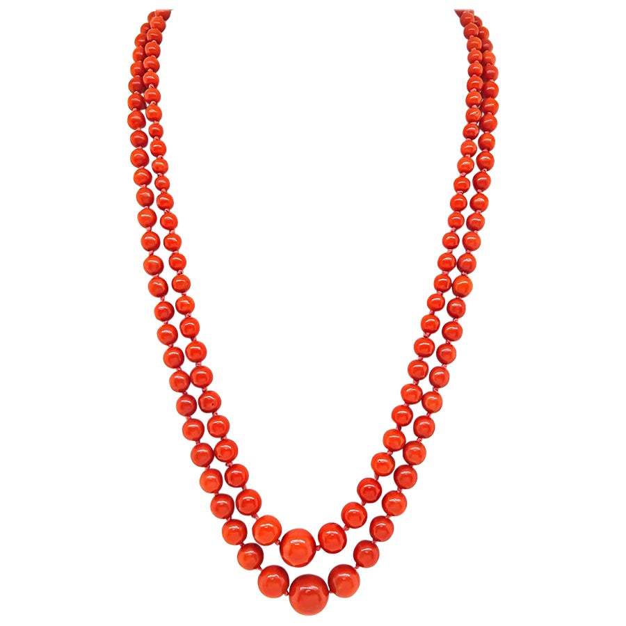 Collar de cuentas de coral antiguas