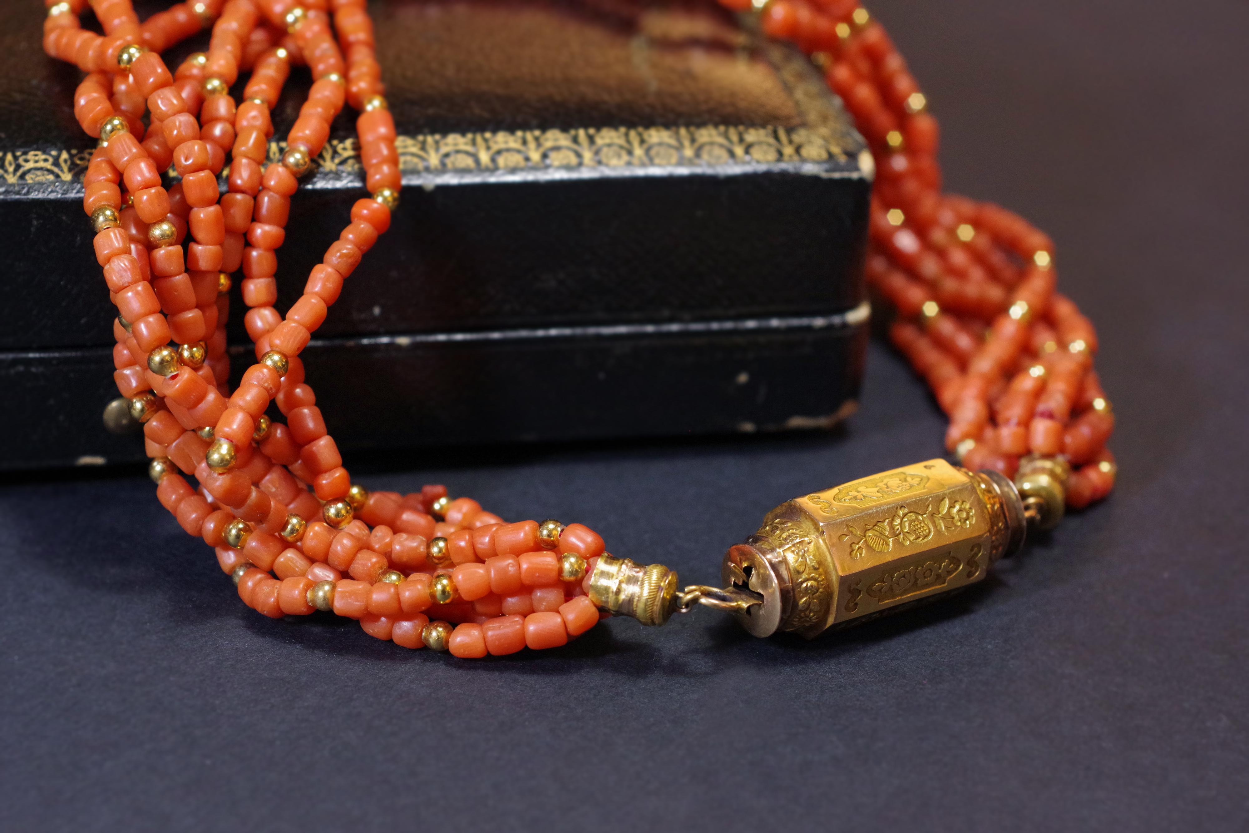 Antique Coral Choker Necklace in 18 Karat Pink Gold, Antique Barrel Clasp 1