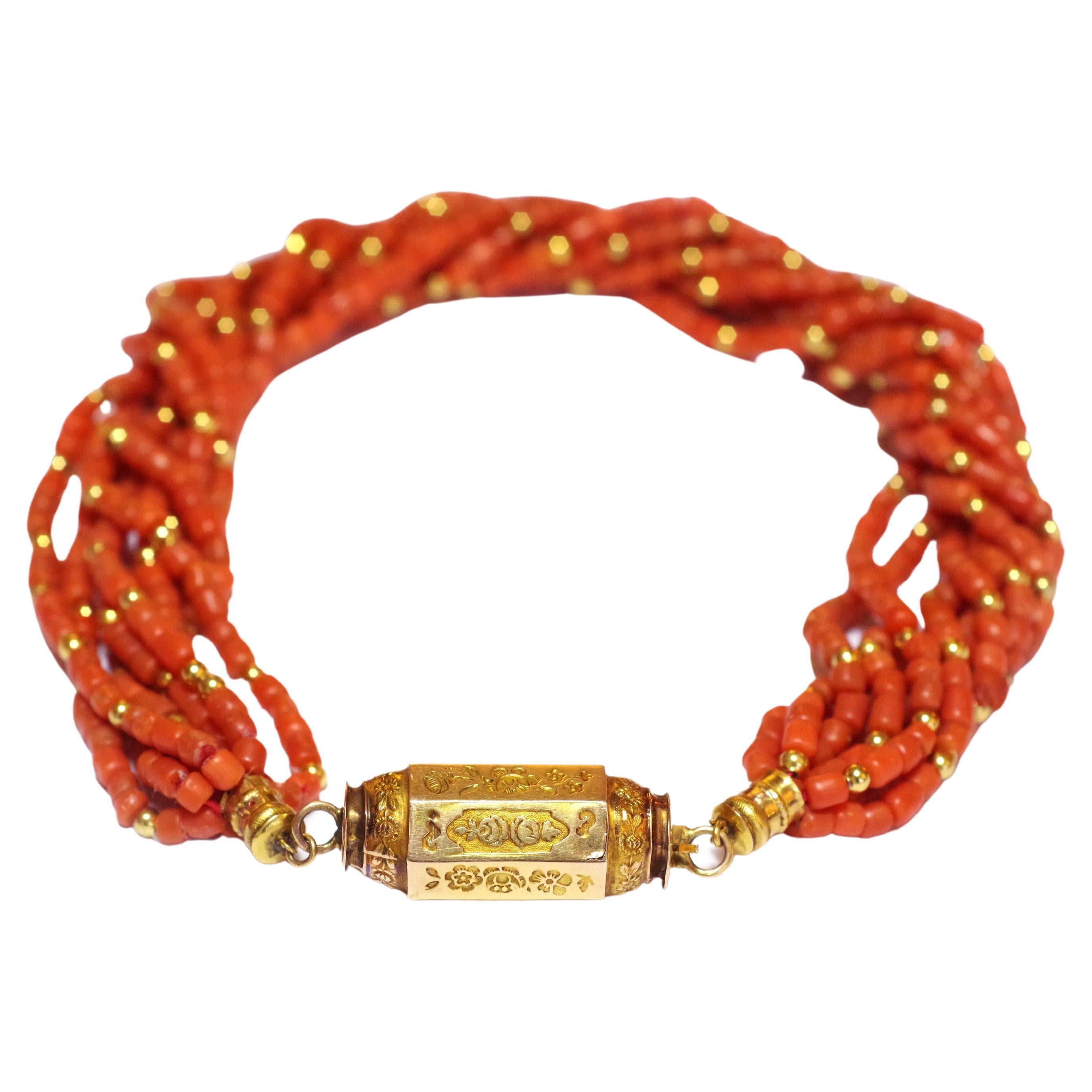 Antique Coral Choker Necklace in 18 Karat Pink Gold, Antique Barrel Clasp