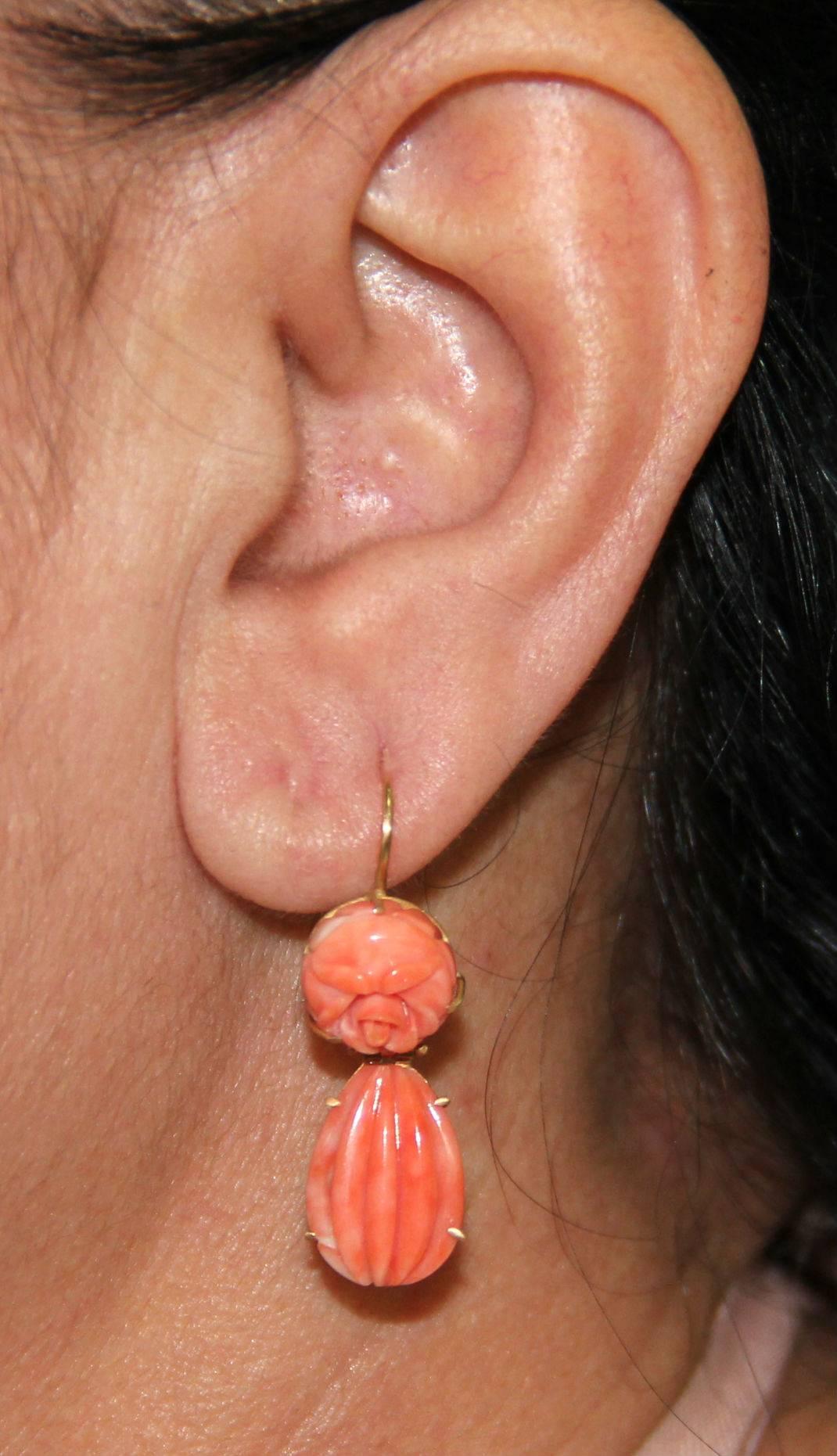 Coral Gold Drop Earrings In New Condition In Marcianise, IT