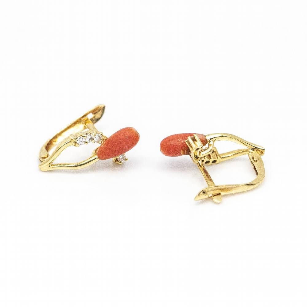 Brilliant Cut Antique Coral Earrings in Yellow Gold For Sale