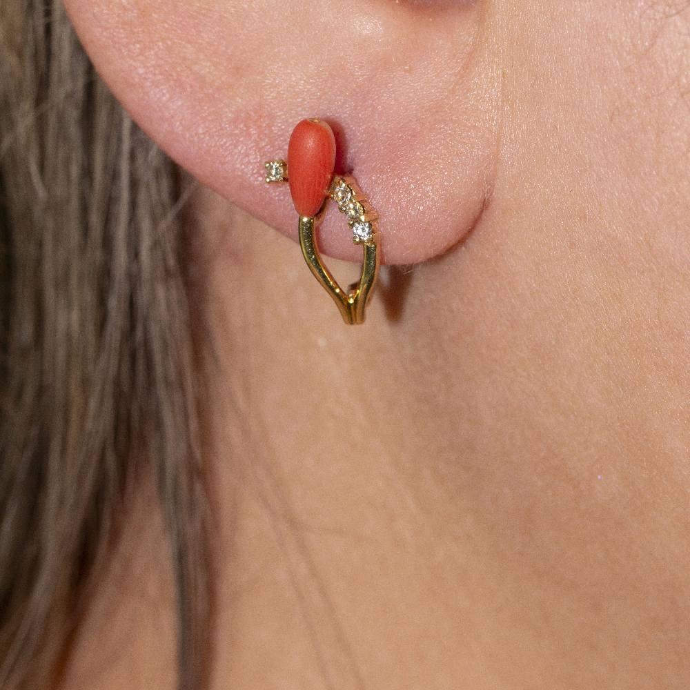 Women's Antique Coral Earrings in Yellow Gold For Sale