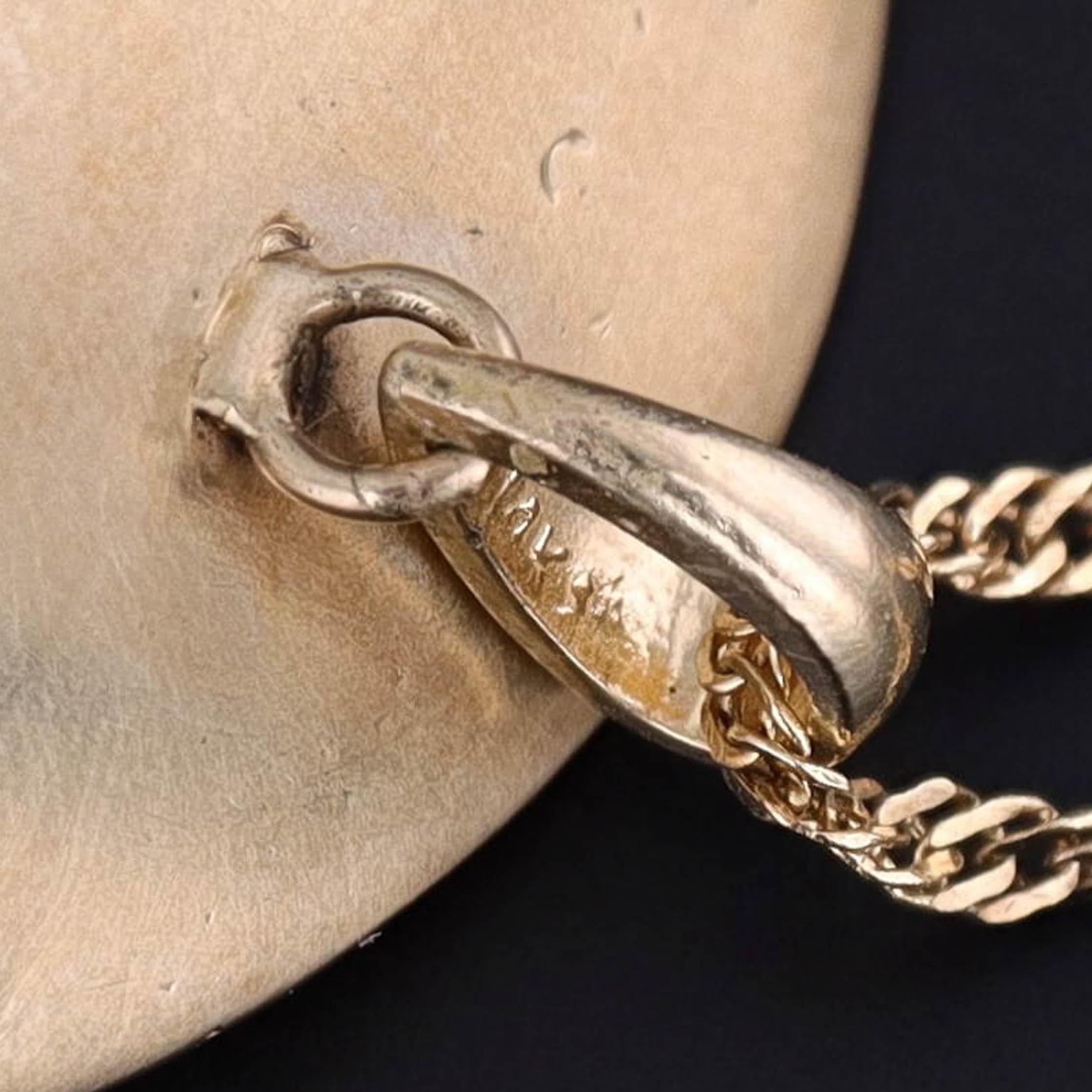 Donna Collana con portafortuna a mano in corallo antico in oro 14k in vendita