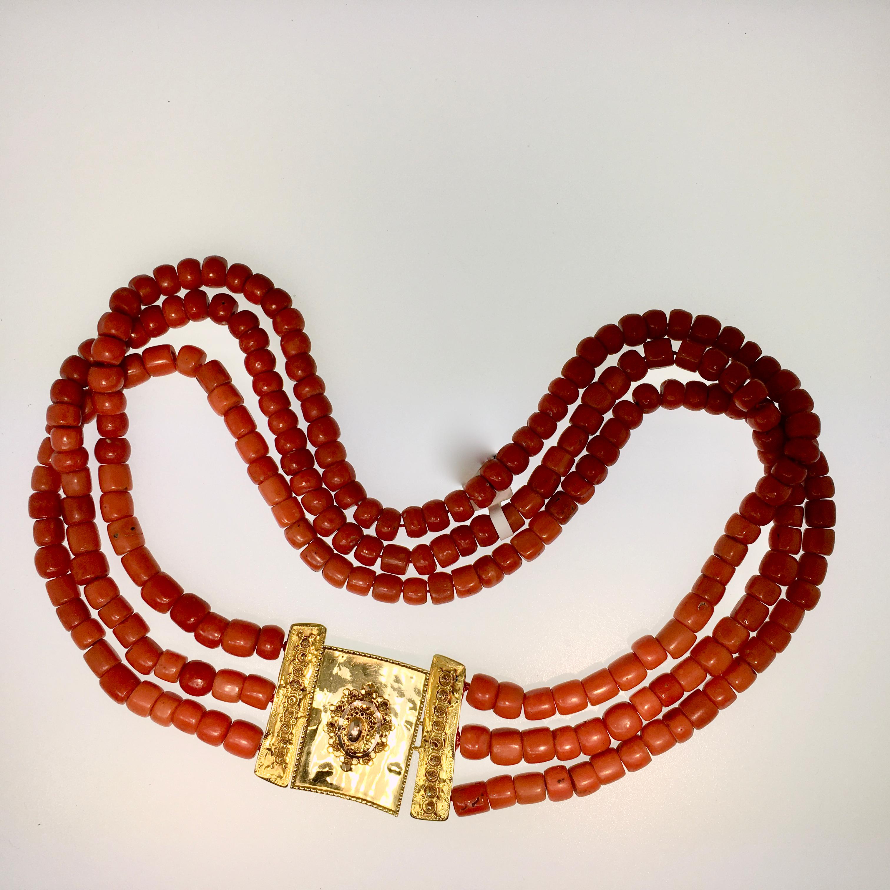 Bead Antique Coral, Necklace, 3-Strand, Yellow Gold, 1860, Dutch Costume Jewellery