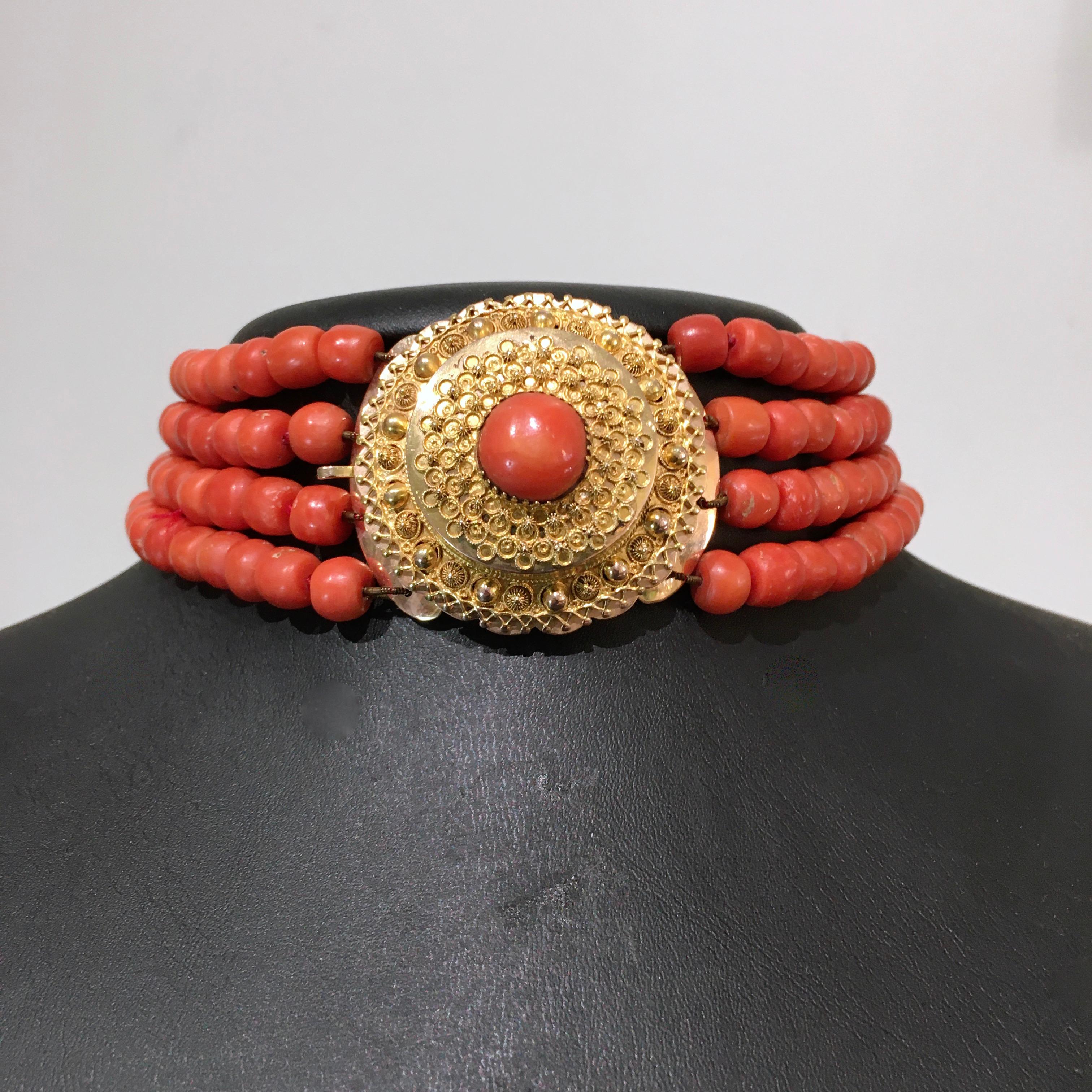 Collier en corail ancien, or, bijou de costume néerlandais, 1880 Bon état à EL Waalre, NL